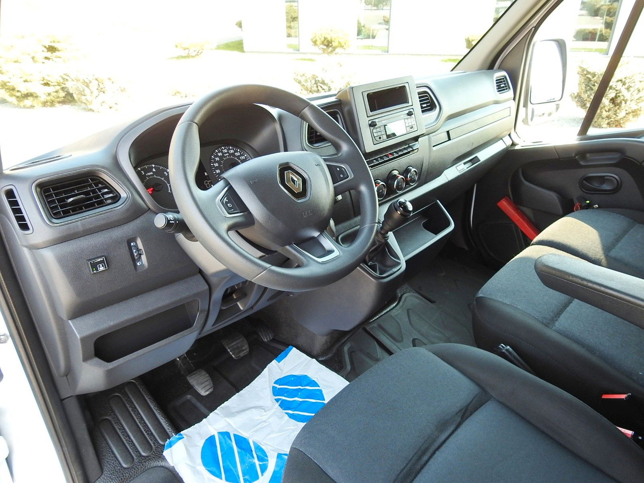 Renault MASTER PRITSCHE PLANE 10 PALETTEN WEBASTO A/C - Ponyvás kisteherautó: 2 kép. Renault MASTER PRITSCHE PLANE 10 PALETTEN WEBASTO A/C - Ponyvás kisteherautó: 2 kép.