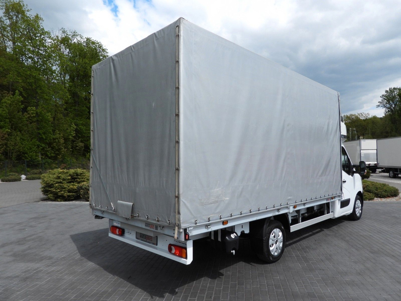 Renault MASTER PRITSCHE PLANE 10 PALETTEN WEBASTO A/C - Ponyvás kisteherautó: 3 kép. Renault MASTER PRITSCHE PLANE 10 PALETTEN WEBASTO A/C - Ponyvás kisteherautó: 3 kép.