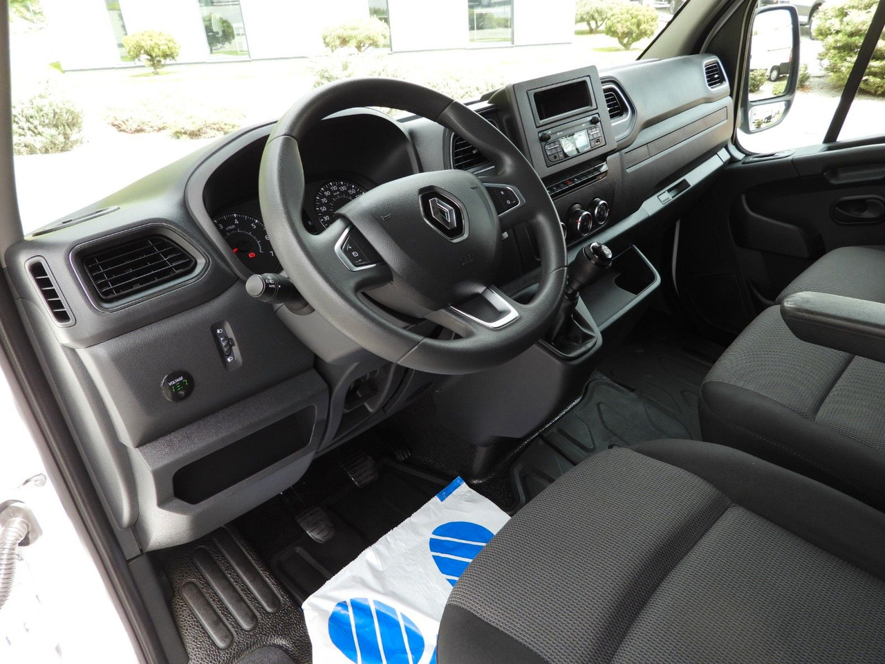 Renault MASTER PRITSCHE PLANE 10 PALETTEN WEBASTO A/C - Ponyvás kisteherautó: 2 kép. Renault MASTER PRITSCHE PLANE 10 PALETTEN WEBASTO A/C - Ponyvás kisteherautó: 2 kép.