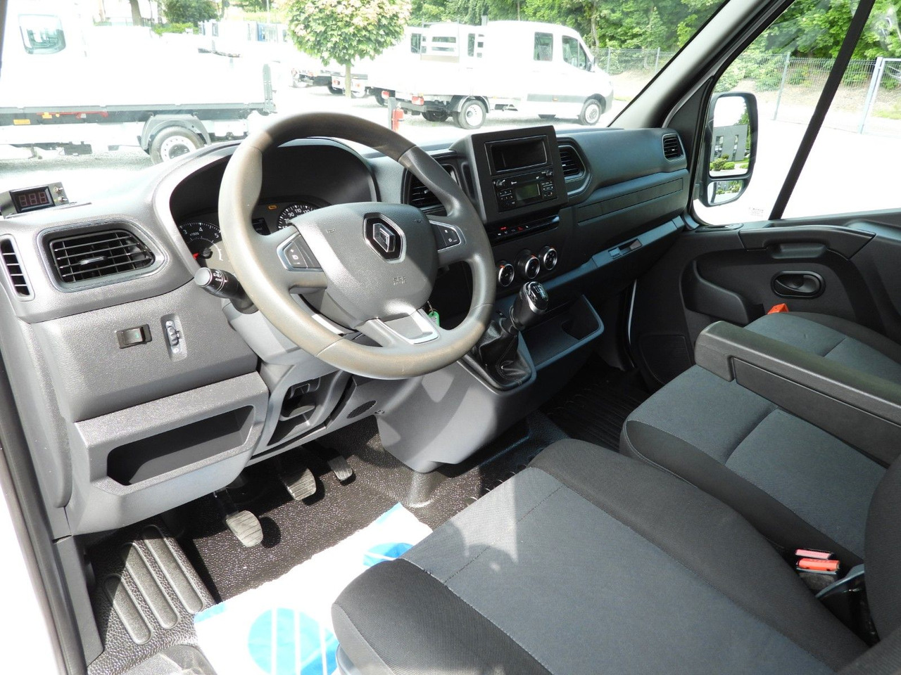 Renault MASTER PRITSCHE PLANE 10 PALETTEN WEBASTO A/C - Ponyvás kisteherautó: 2 kép. Renault MASTER PRITSCHE PLANE 10 PALETTEN WEBASTO A/C - Ponyvás kisteherautó: 2 kép.