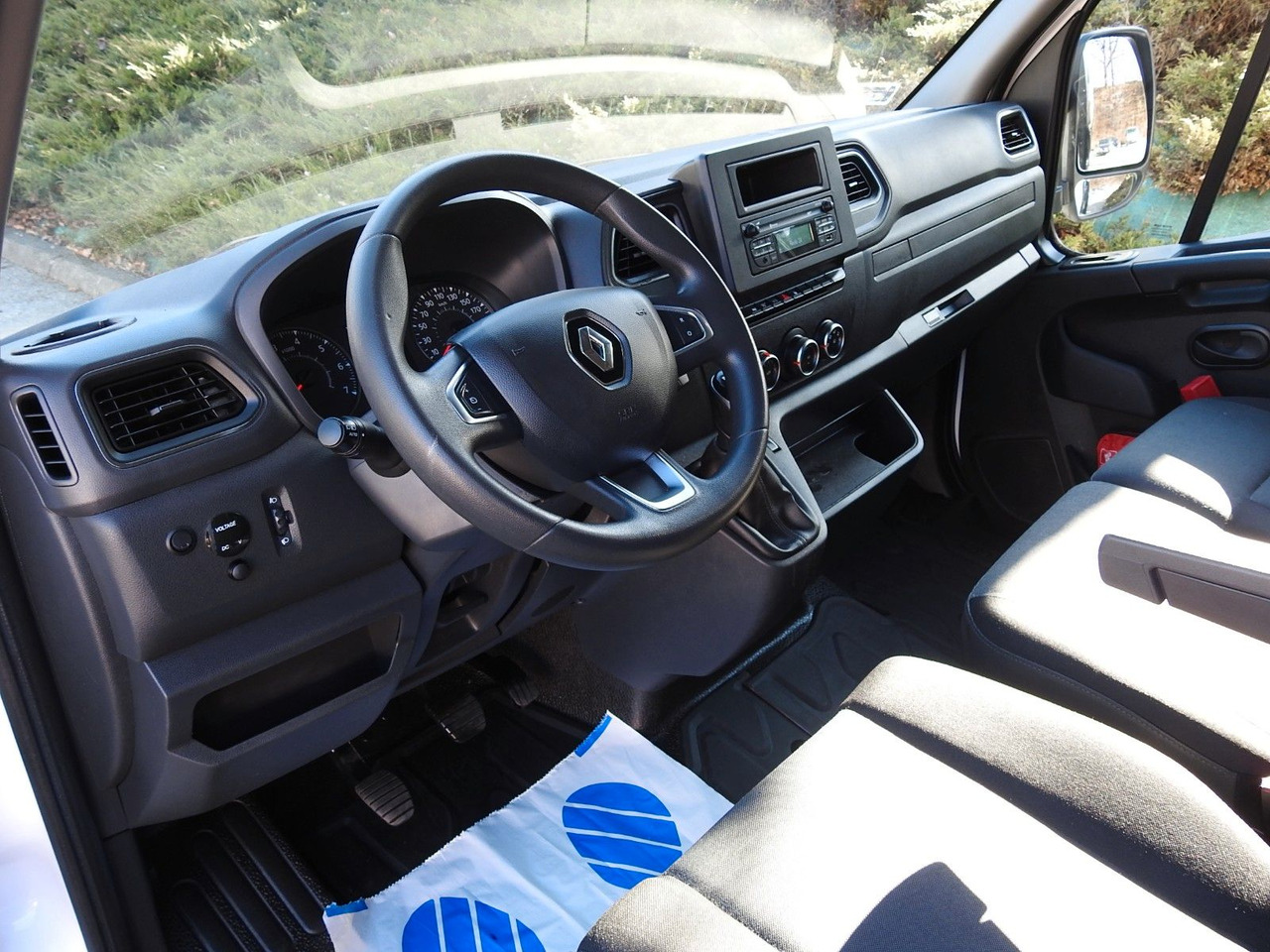 Renault MASTER PRITSCHE PLANE 10 PALETTEN WEBASTO A/C - Ponyvás kisteherautó: 2 kép. Renault MASTER PRITSCHE PLANE 10 PALETTEN WEBASTO A/C - Ponyvás kisteherautó: 2 kép.