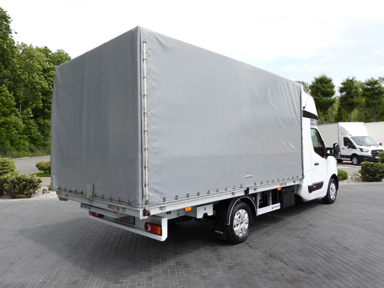 Renault MASTER PRITSCHE PLANE 8 PALETTEN WEBASTO A/C - Ponyvás kisteherautó, Duplakabinos kisteherautó: 3 kép. Renault MASTER PRITSCHE PLANE 8 PALETTEN WEBASTO A/C - Ponyvás kisteherautó, Duplakabinos kisteherautó: 3 kép.