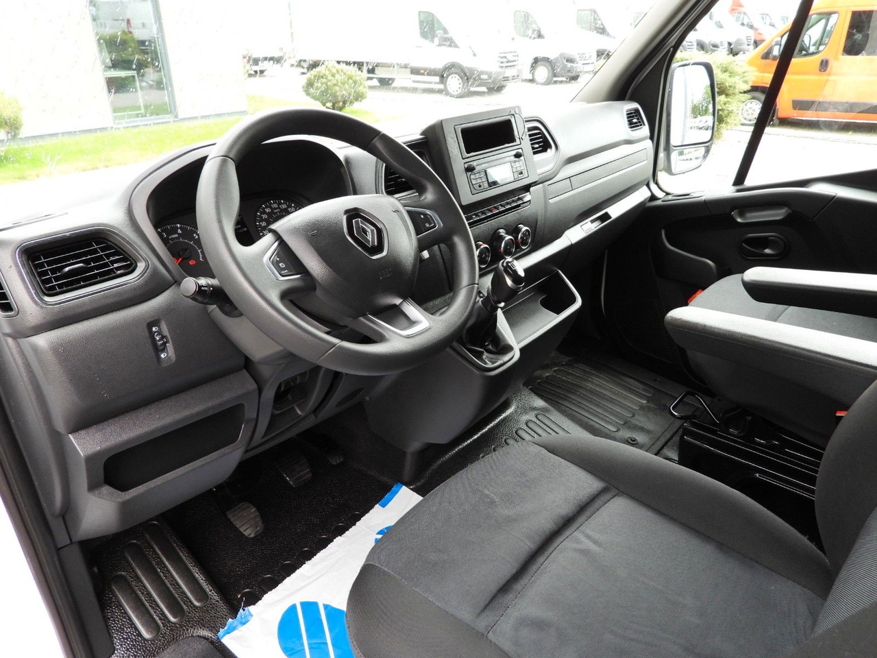 Renault MASTER PRITSCHE PLANE 8 PALETTEN WEBASTO A/C - Ponyvás kisteherautó, Duplakabinos kisteherautó: 2 kép. Renault MASTER PRITSCHE PLANE 8 PALETTEN WEBASTO A/C - Ponyvás kisteherautó, Duplakabinos kisteherautó: 2 kép.
