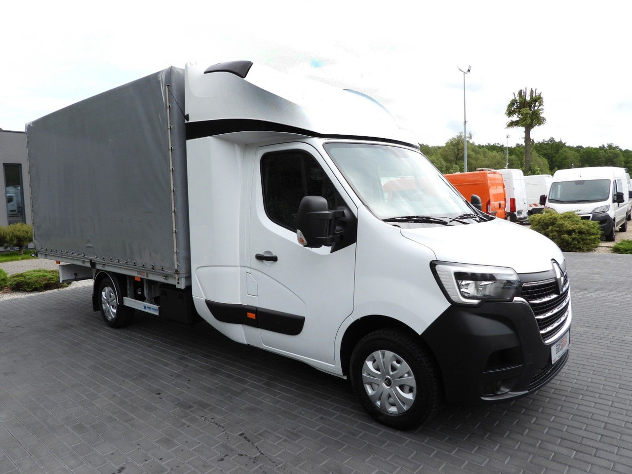 Renault MASTER PRITSCHE PLANE 8 PALETTEN WEBASTO A/C - Ponyvás kisteherautó, Duplakabinos kisteherautó: 4 kép. Renault MASTER PRITSCHE PLANE 8 PALETTEN WEBASTO A/C - Ponyvás kisteherautó, Duplakabinos kisteherautó: 4 kép.
