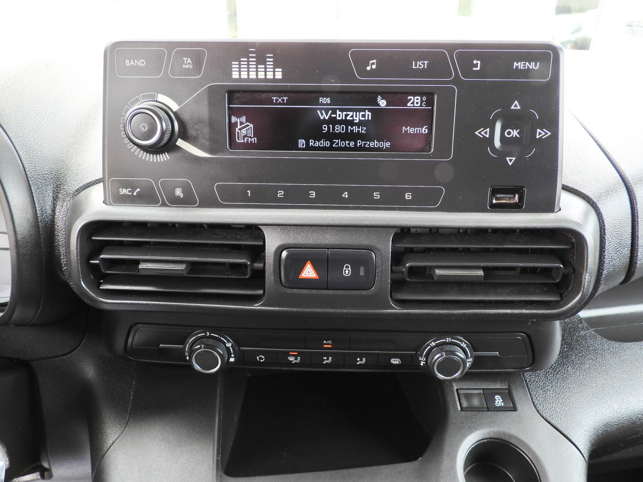 Hűtős kisteherautó TOYOTA PROACE CITY  REFRIGERATOR VAN -15*C POWER SUPPLY 230V CRUISE CONTROL AIR CONDITIONING  100HP: 36 kép.