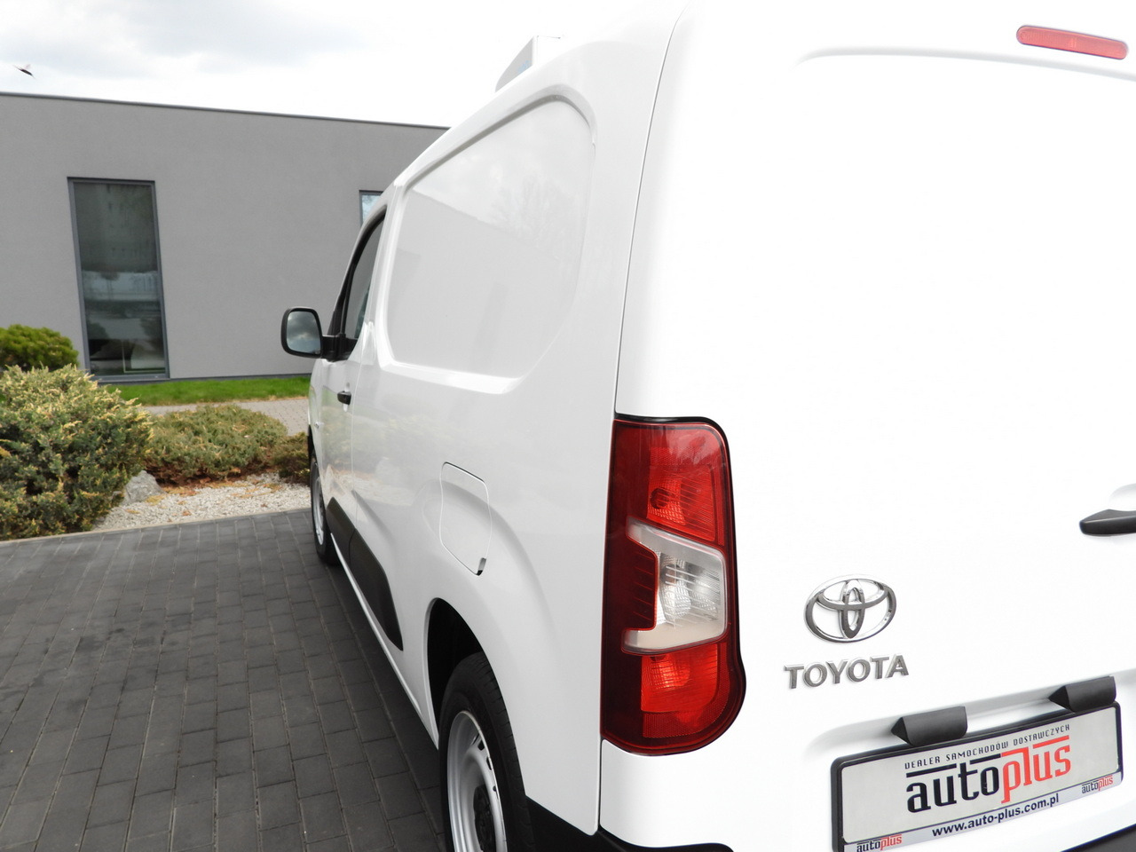 Hűtős kisteherautó TOYOTA PROACE CITY  REFRIGERATOR VAN -15*C POWER SUPPLY 230V CRUISE CONTROL AIR CONDITIONING  100HP: 18 kép.