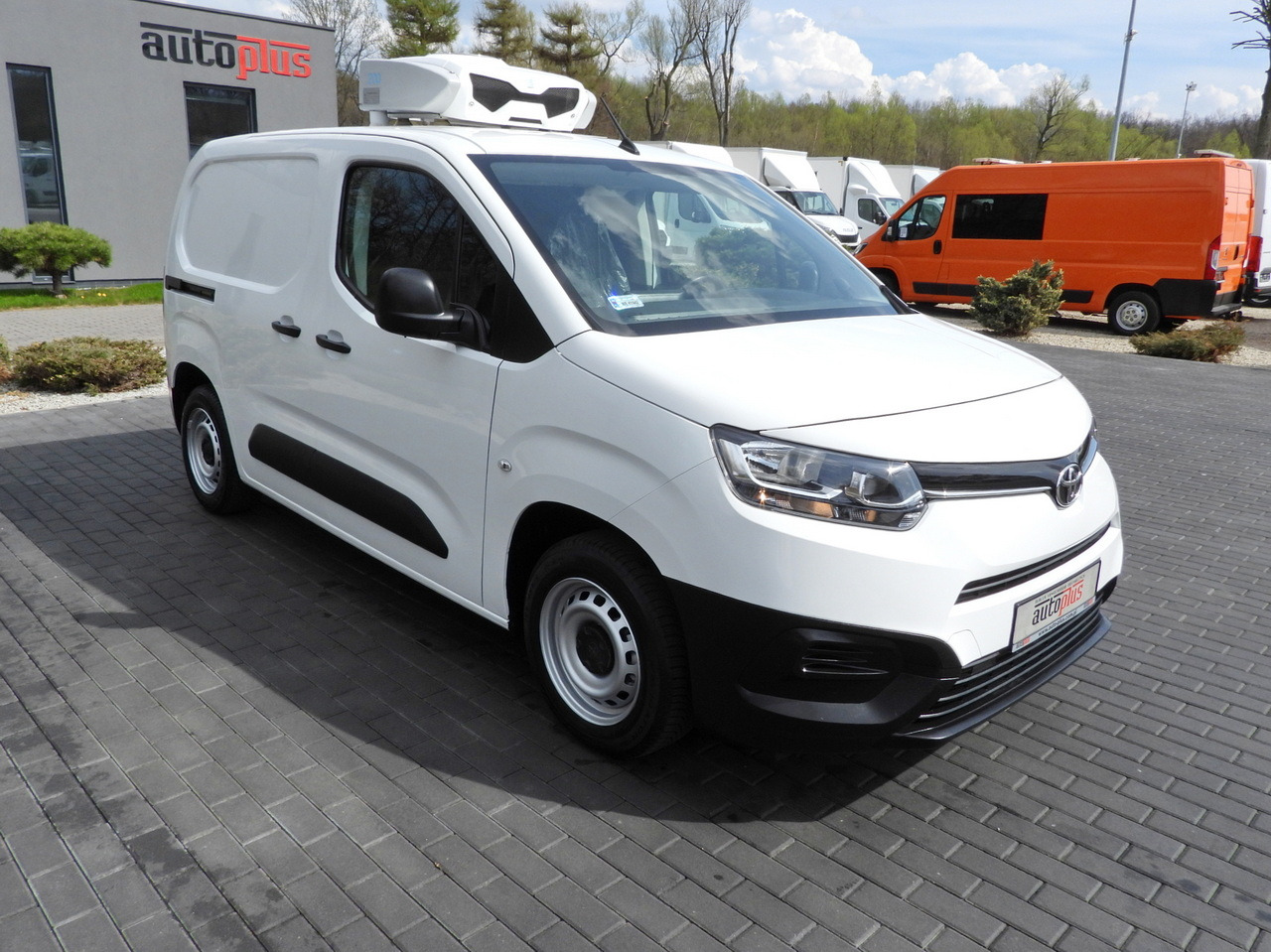 TOYOTA PROACE CITY  REFRIGERATOR VAN -15*C POWER SUPPLY 230V CRUISE CONTROL AIR CONDITIONING  100HP - Hűtős kisteherautó: 4 kép. TOYOTA PROACE CITY  REFRIGERATOR VAN -15*C POWER SUPPLY 230V CRUISE CONTROL AIR CONDITIONING  100HP - Hűtős kisteherautó: 4 kép.