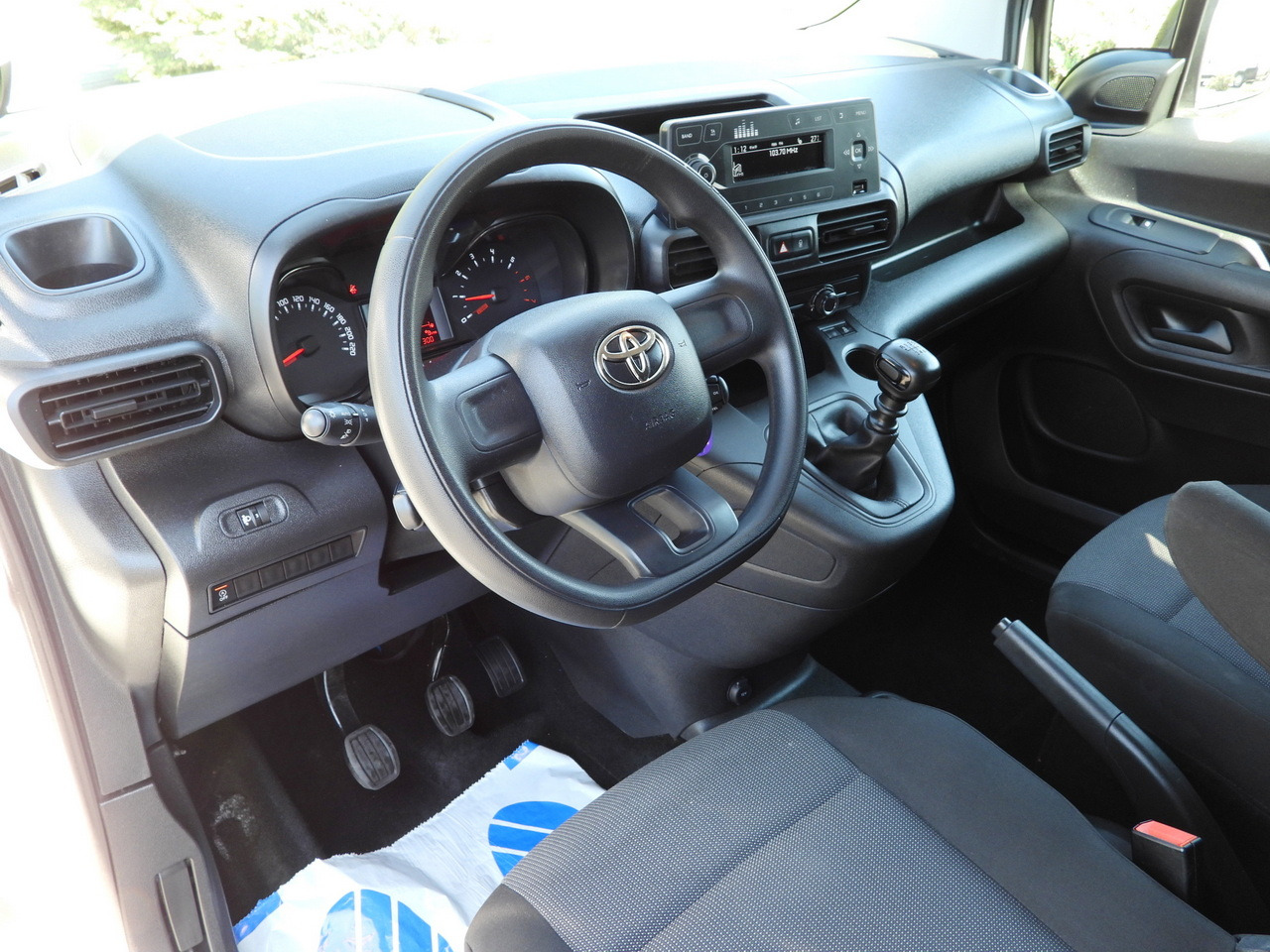 TOYOTA PROACE CITY REFRIGERATOR VAN -15*C POWER SUPPLY 230V CRUISE CONTROL AIR CONDITIONING 100HP - Hűtős kisteherautó: 2 kép. TOYOTA PROACE CITY REFRIGERATOR VAN -15*C POWER SUPPLY 230V CRUISE CONTROL AIR CONDITIONING 100HP - Hűtős kisteherautó: 2 kép.