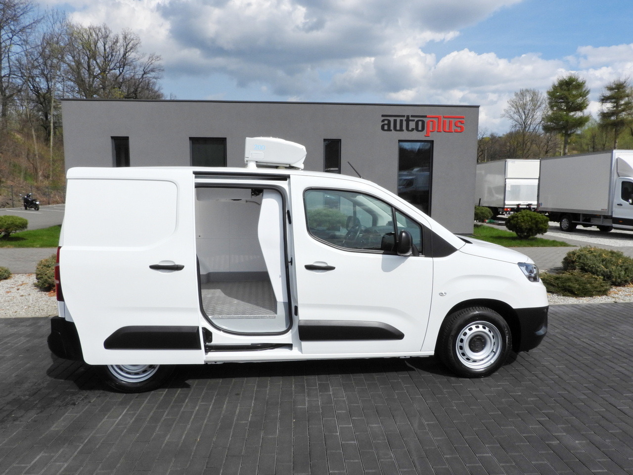Hűtős kisteherautó TOYOTA PROACE CITY  REFRIGERATOR VAN -15*C POWER SUPPLY 230V CRUISE CONTROL AIR CONDITIONING  100HP: 8 kép.