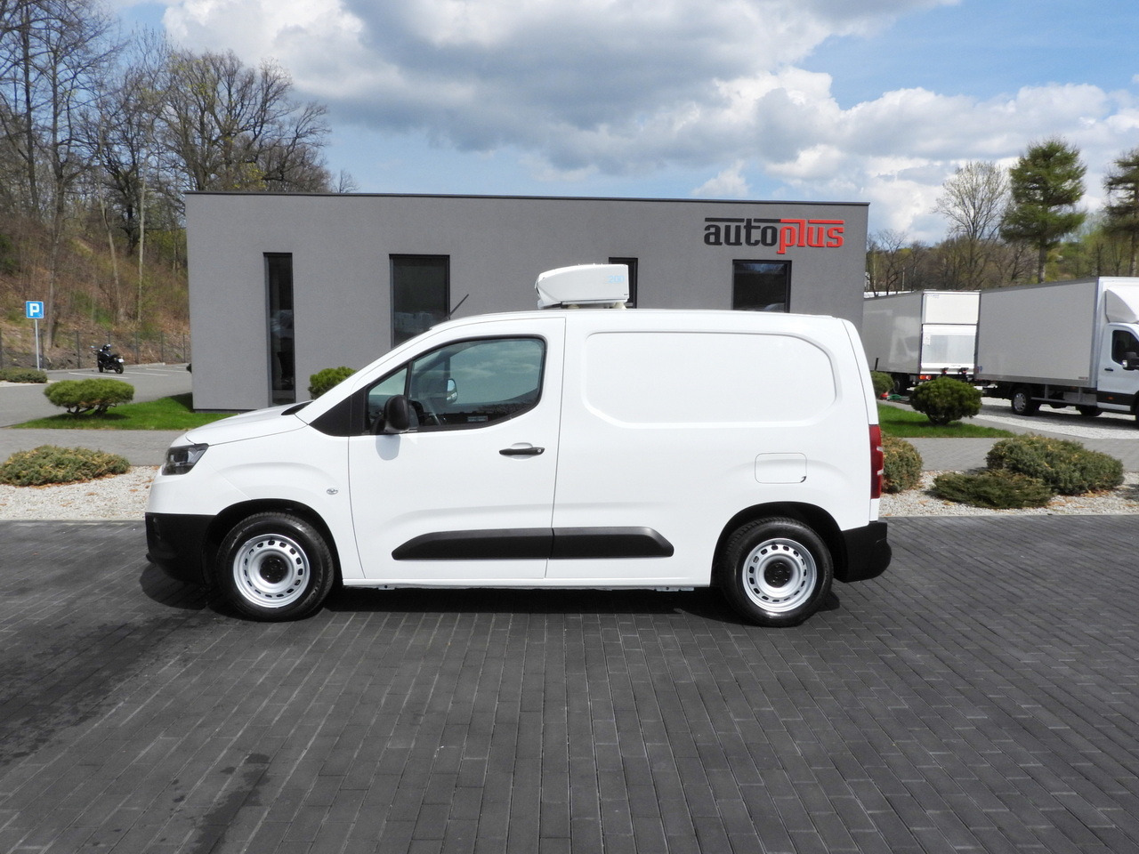 Hűtős kisteherautó TOYOTA PROACE CITY  REFRIGERATOR VAN -15*C POWER SUPPLY 230V CRUISE CONTROL AIR CONDITIONING  100HP: 9 kép.