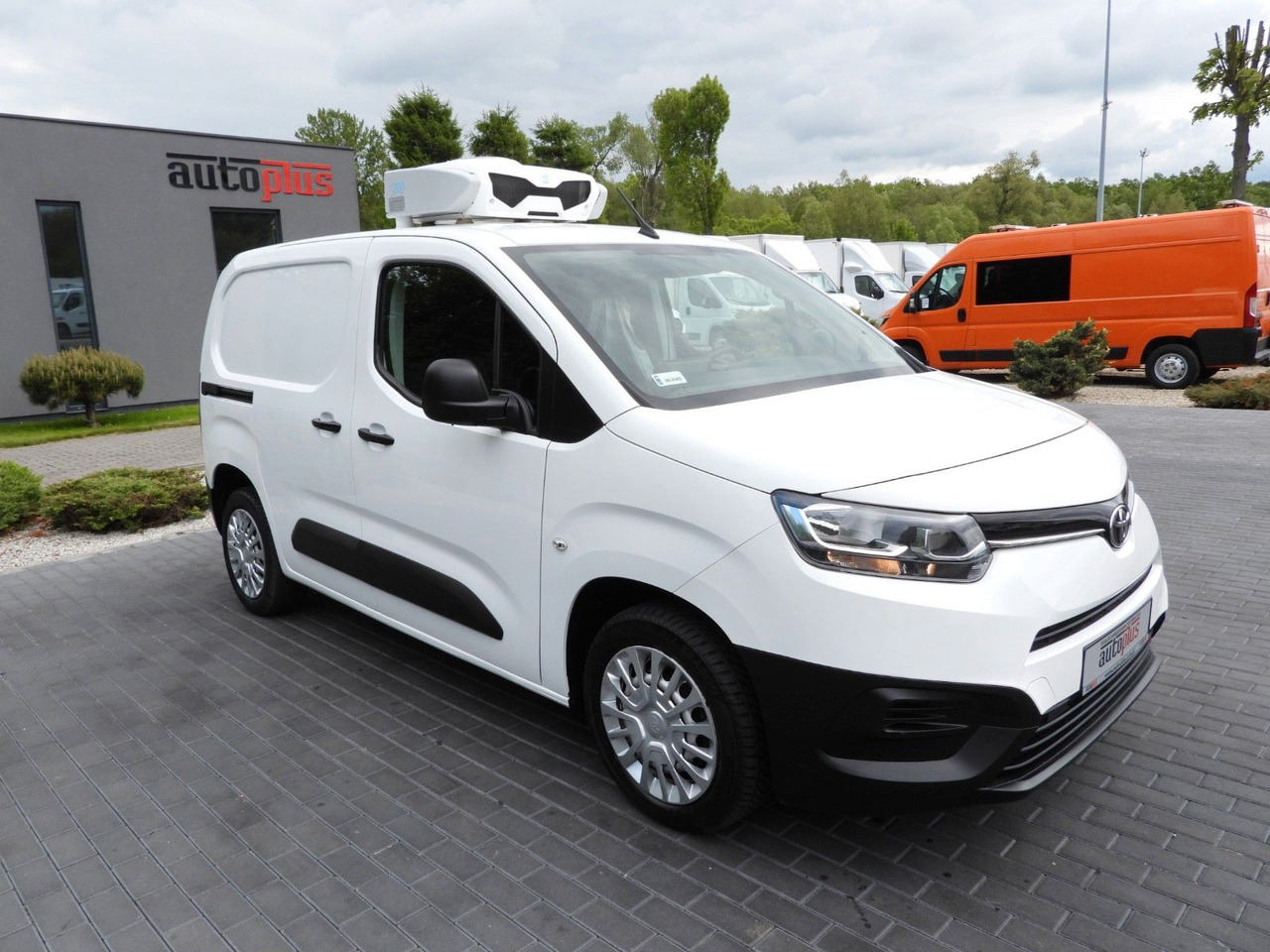 Toyota PROACE CITY KÜHLKASTENWAGEN -15*C TEMPOMAT A/C - Hűtős kisteherautó: 4 kép. Toyota PROACE CITY KÜHLKASTENWAGEN -15*C TEMPOMAT A/C - Hűtős kisteherautó: 4 kép.