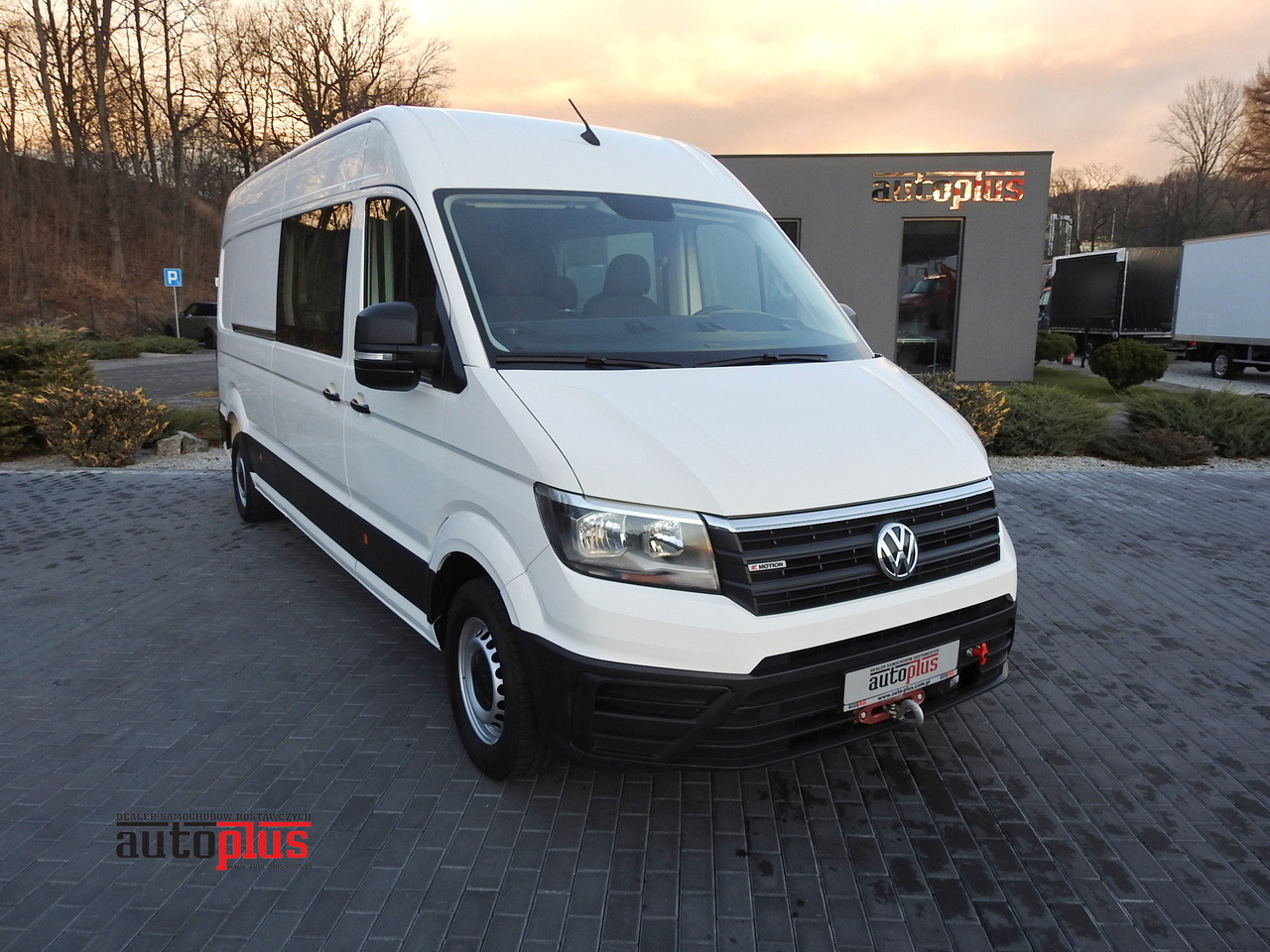 VOLKSWAGEN CRAFTER 4X4 4MOTION BOX DELIVERY VAN 7 SEATS AIR CONDITIONING 140HP - Furgon: 1 kép. VOLKSWAGEN CRAFTER 4X4 4MOTION BOX DELIVERY VAN 7 SEATS AIR CONDITIONING 140HP - Furgon: 1 kép.