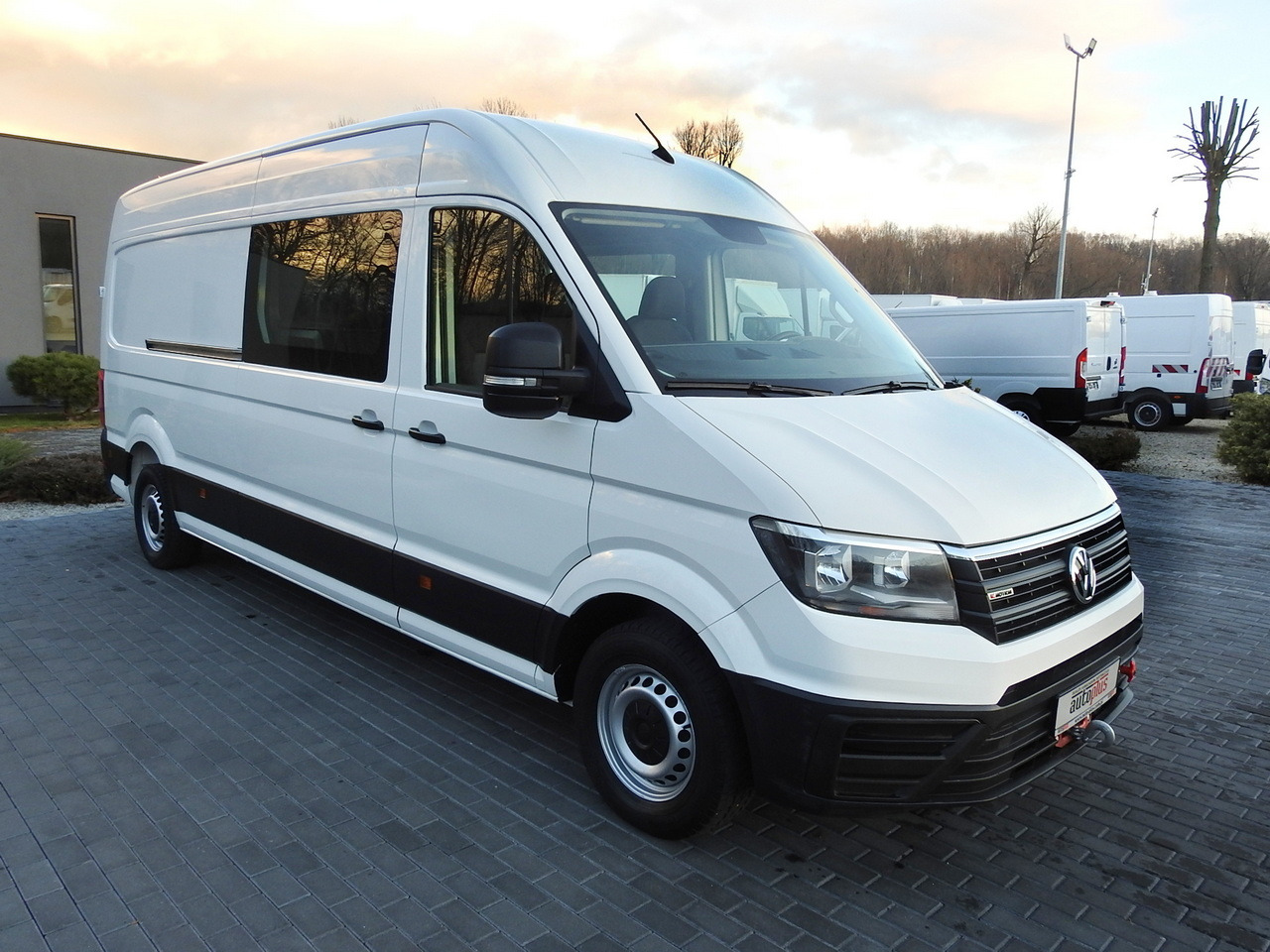 VOLKSWAGEN CRAFTER 4X4 4MOTION BOX DELIVERY VAN 7 SEATS AIR CONDITIONING  140HP - Furgon: 4 kép. VOLKSWAGEN CRAFTER 4X4 4MOTION BOX DELIVERY VAN 7 SEATS AIR CONDITIONING  140HP - Furgon: 4 kép.