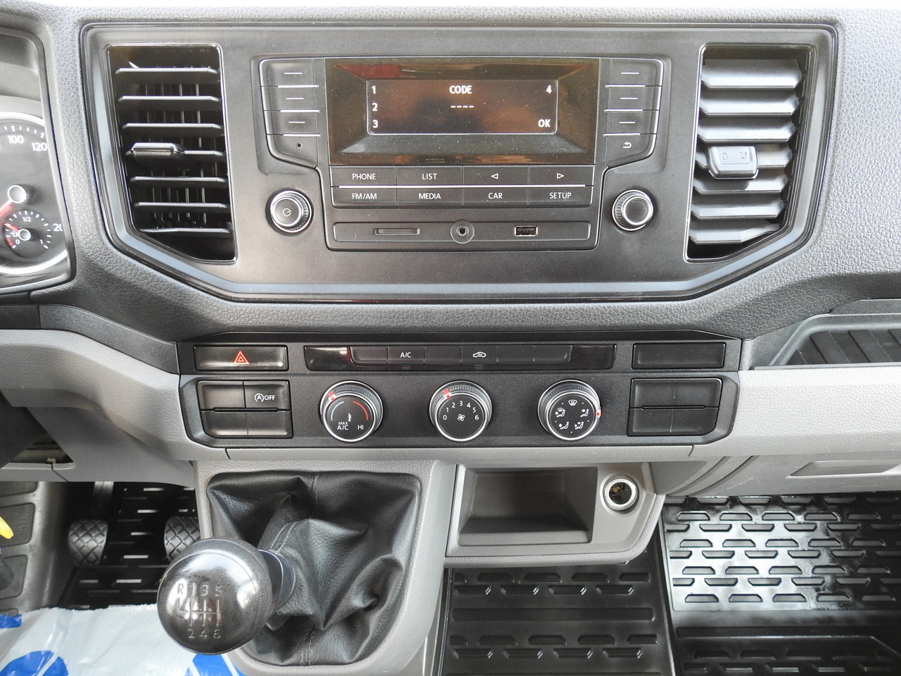 Duplakabinos kisteherautó VOLKSWAGEN CRAFTER STAKE BODY DOUBLE CABIN DOKA 7 SEATS AIR CONDITIONING  140HP: 39 kép.