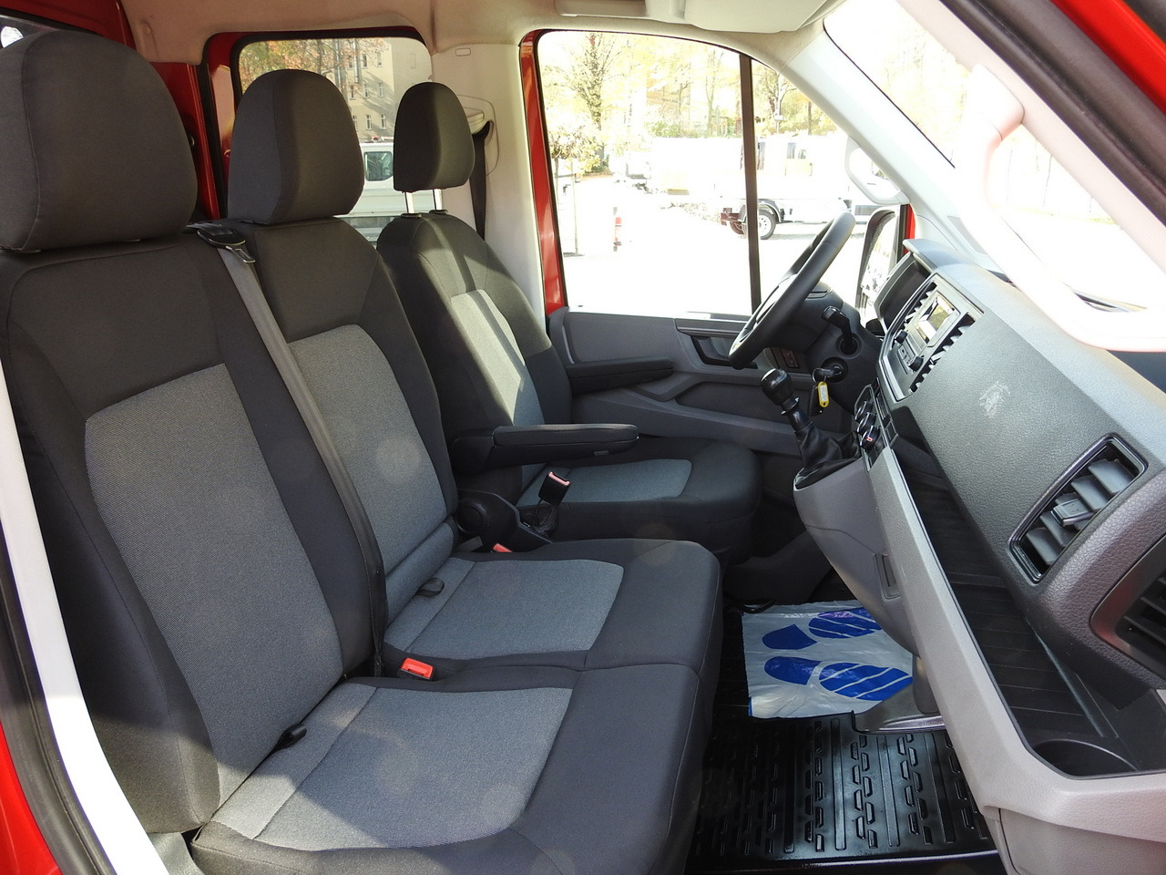 Duplakabinos kisteherautó VOLKSWAGEN CRAFTER STAKE BODY DOUBLE CABIN DOKA 7 SEATS AIR CONDITIONING  140HP: 44 kép.
