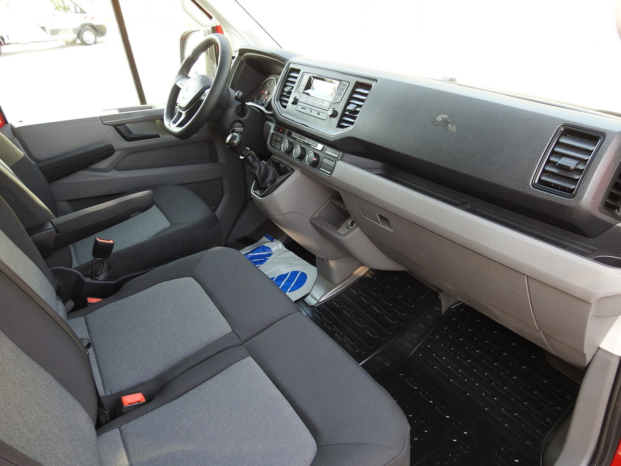 Duplakabinos kisteherautó VOLKSWAGEN CRAFTER STAKE BODY DOUBLE CABIN DOKA 7 SEATS AIR CONDITIONING  140HP: 45 kép.