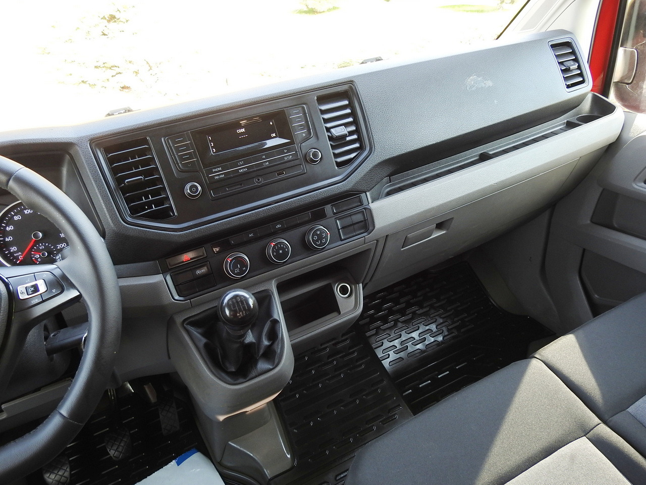 Duplakabinos kisteherautó VOLKSWAGEN CRAFTER STAKE BODY DOUBLE CABIN DOKA 7 SEATS AIR CONDITIONING  140HP: 37 kép.