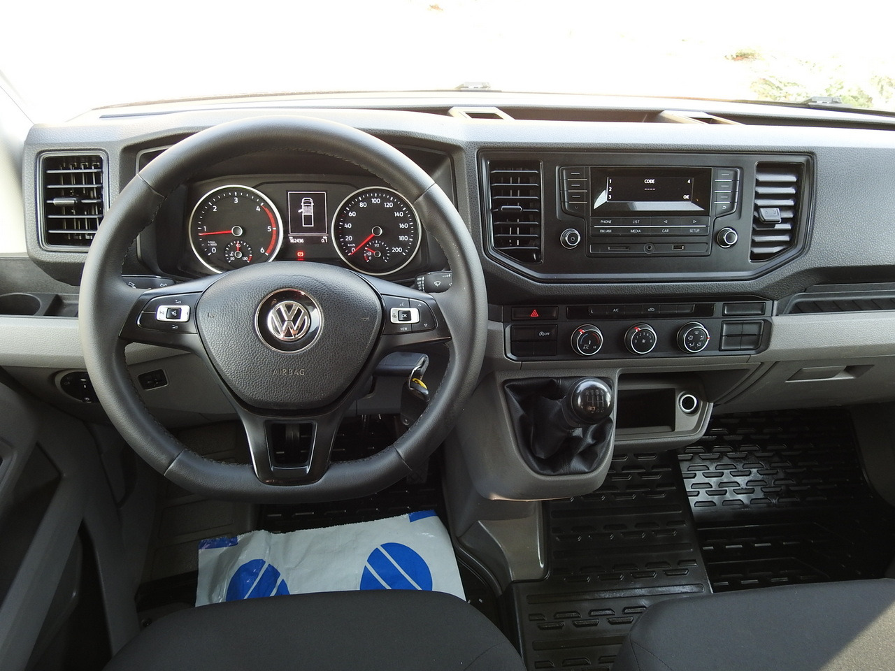 Duplakabinos kisteherautó VOLKSWAGEN CRAFTER STAKE BODY DOUBLE CABIN DOKA 7 SEATS AIR CONDITIONING  140HP: 32 kép.