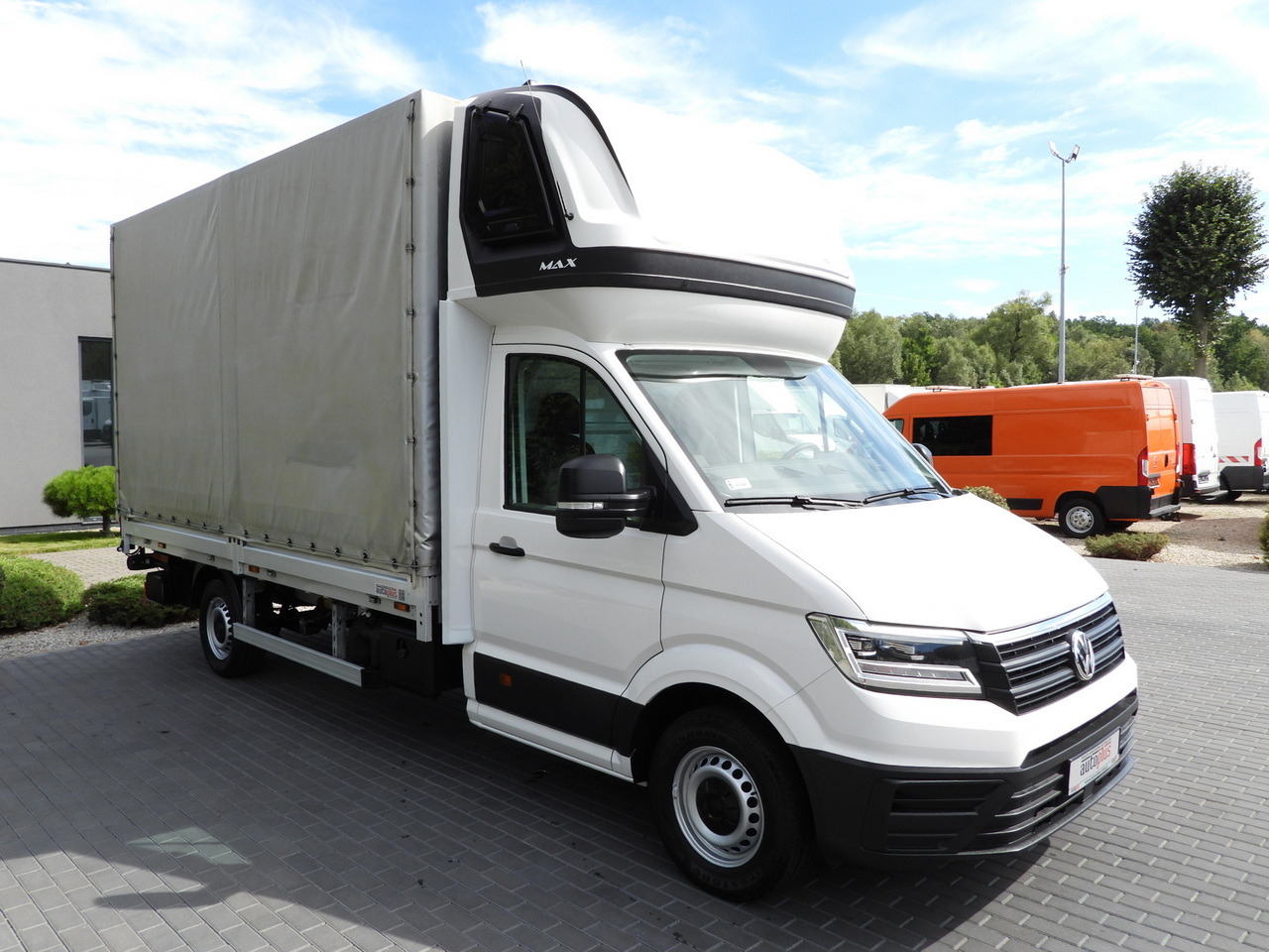 VOLKSWAGEN CRAFTER TARPAULIN LIFT 8 PALLETS WEBASTO CRUISE CONTROL LED LIGHTS AIR CONDITIONING 180HP - Ponyvás kisteherautó: 4 kép. VOLKSWAGEN CRAFTER TARPAULIN LIFT 8 PALLETS WEBASTO CRUISE CONTROL LED LIGHTS AIR CONDITIONING 180HP - Ponyvás kisteherautó: 4 kép.