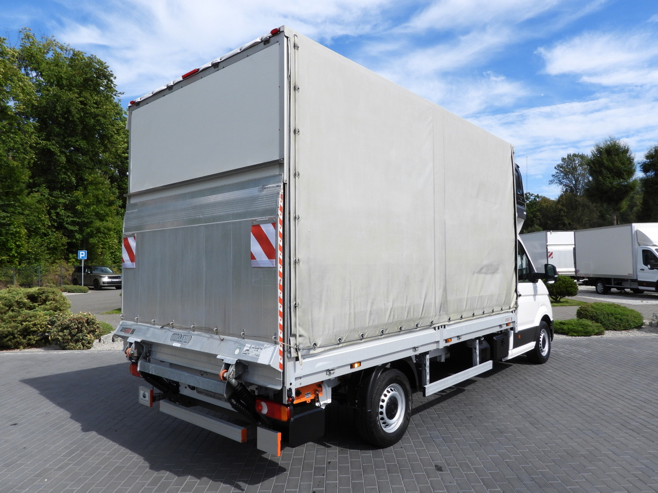 VOLKSWAGEN CRAFTER TARPAULIN LIFT 8 PALLETS WEBASTO CRUISE CONTROL LED LIGHTS AIR CONDITIONING 180HP - Ponyvás kisteherautó: 3 kép. VOLKSWAGEN CRAFTER TARPAULIN LIFT 8 PALLETS WEBASTO CRUISE CONTROL LED LIGHTS AIR CONDITIONING 180HP - Ponyvás kisteherautó: 3 kép.