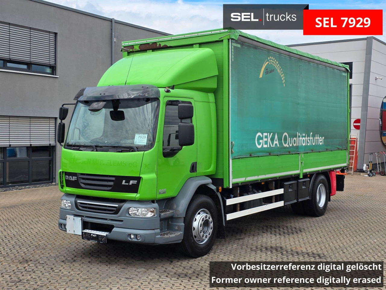 DAF FA LF 55.300 / Ladebordwand + Kofferseite - Ponyvás teherautó: 1 kép. DAF FA LF 55.300 / Ladebordwand + Kofferseite - Ponyvás teherautó: 1 kép.