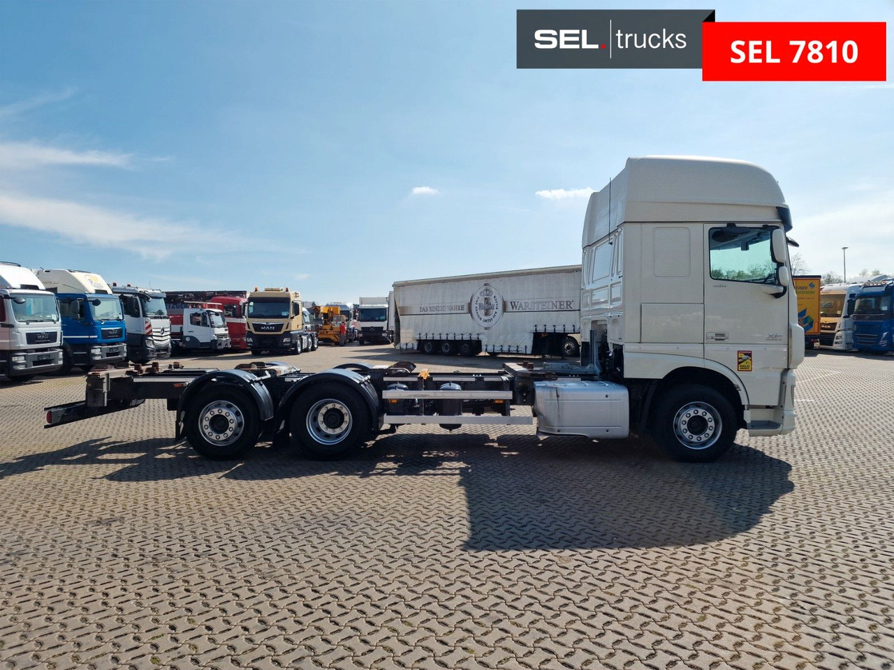 DAF XF 460 FAN / Intarder / Lenkachse / Standklima - Cserefelépítményes teherautó: 4 kép. DAF XF 460 FAN / Intarder / Lenkachse / Standklima - Cserefelépítményes teherautó: 4 kép.