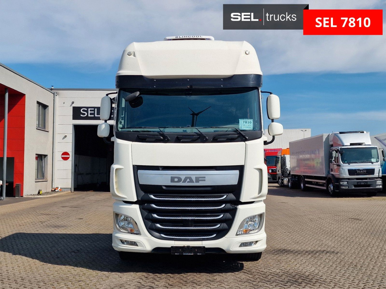 DAF XF 460 FAN / Intarder / Lenkachse / Standklima - Cserefelépítményes teherautó: 2 kép. DAF XF 460 FAN / Intarder / Lenkachse / Standklima - Cserefelépítményes teherautó: 2 kép.