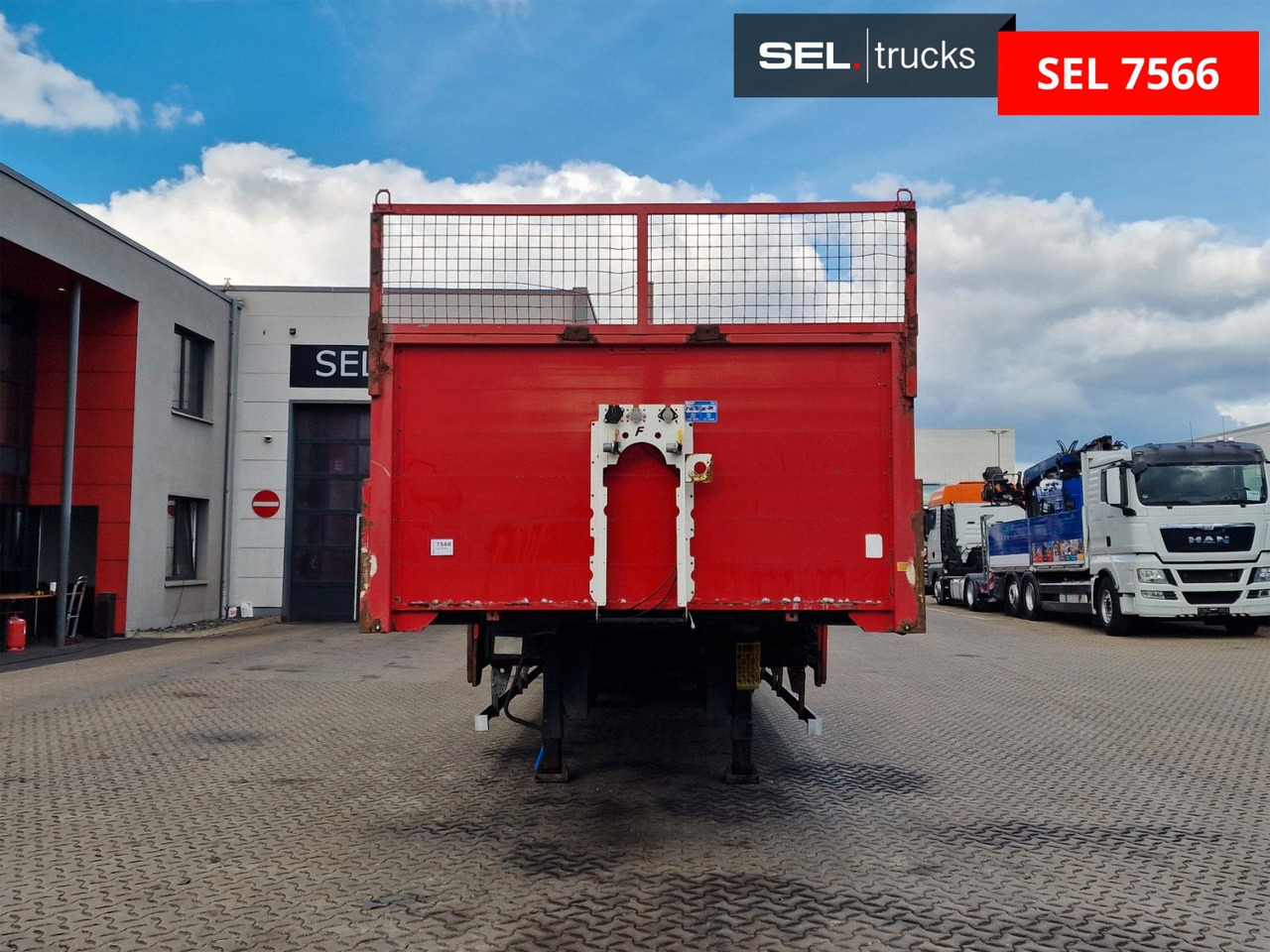 Fliegl SZS 270 - Platós félpótkocsi: 2 kép. Fliegl SZS 270 - Platós félpótkocsi: 2 kép.