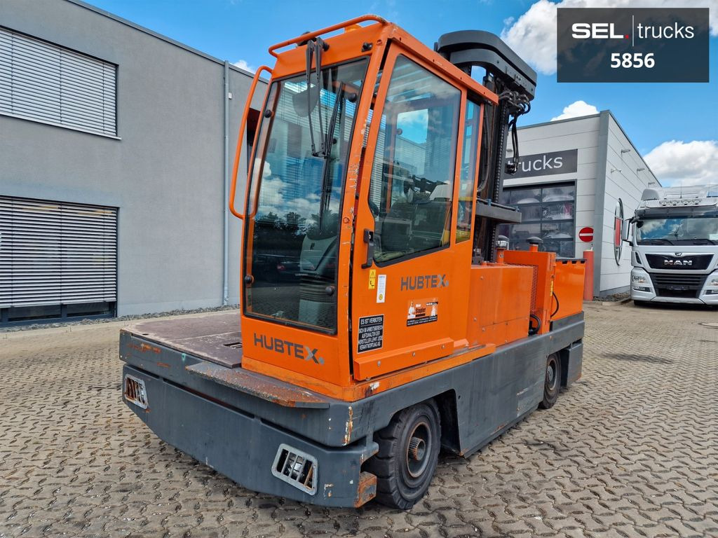 Hubtex S50E Seiten Stapler / 2011 / 9.086 h - Oldalrakodó targoncá: 1 kép. Hubtex S50E Seiten Stapler / 2011 / 9.086 h - Oldalrakodó targoncá: 1 kép.