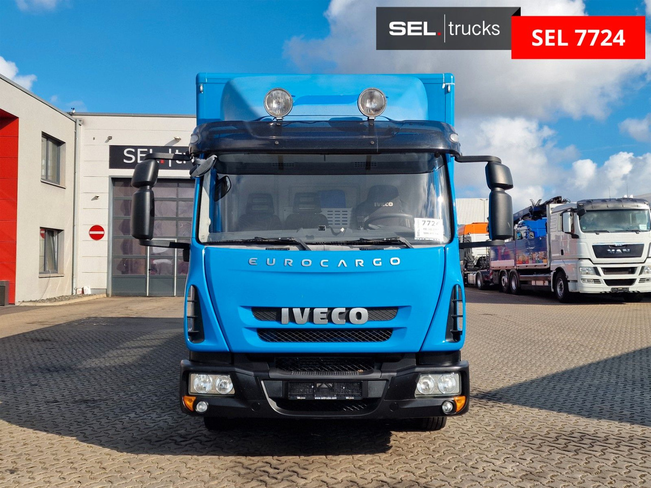 Iveco Eurocargo 100E22 / Ladebordwand / 3 Sitzen - Dobozos felépítményű teherautó: 2 kép. Iveco Eurocargo 100E22 / Ladebordwand / 3 Sitzen - Dobozos felépítményű teherautó: 2 kép.