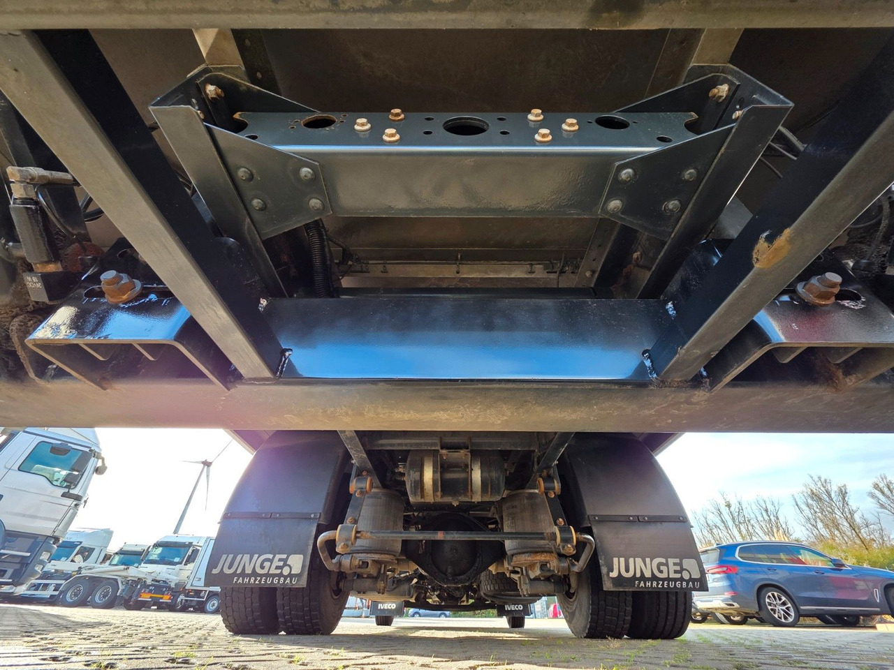 Dobozos kisteherautó Iveco Eurocargo 75-190 / Ladebordwand / 6D: 25 kép. Dobozos kisteherautó Iveco Eurocargo 75-190 / Ladebordwand / 6D: 25 kép.