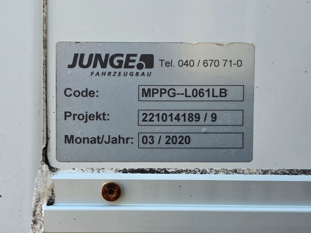 Dobozos kisteherautó Iveco Eurocargo 75-190 / Ladebordwand / 6D: 30 kép. Dobozos kisteherautó Iveco Eurocargo 75-190 / Ladebordwand / 6D: 30 kép.