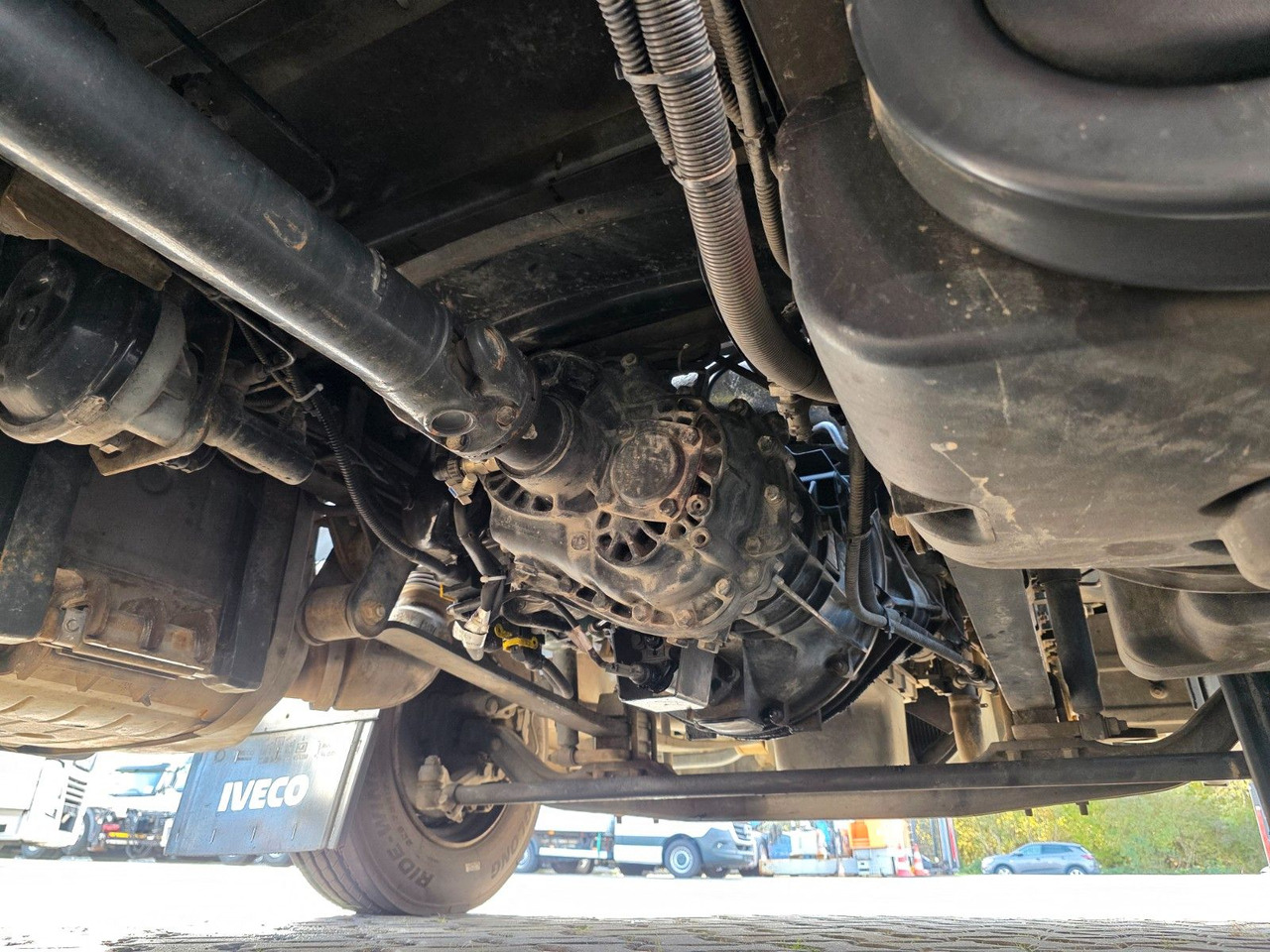 Dobozos kisteherautó Iveco Eurocargo 75-190 / Ladebordwand / 6D: 22 kép. Dobozos kisteherautó Iveco Eurocargo 75-190 / Ladebordwand / 6D: 22 kép.