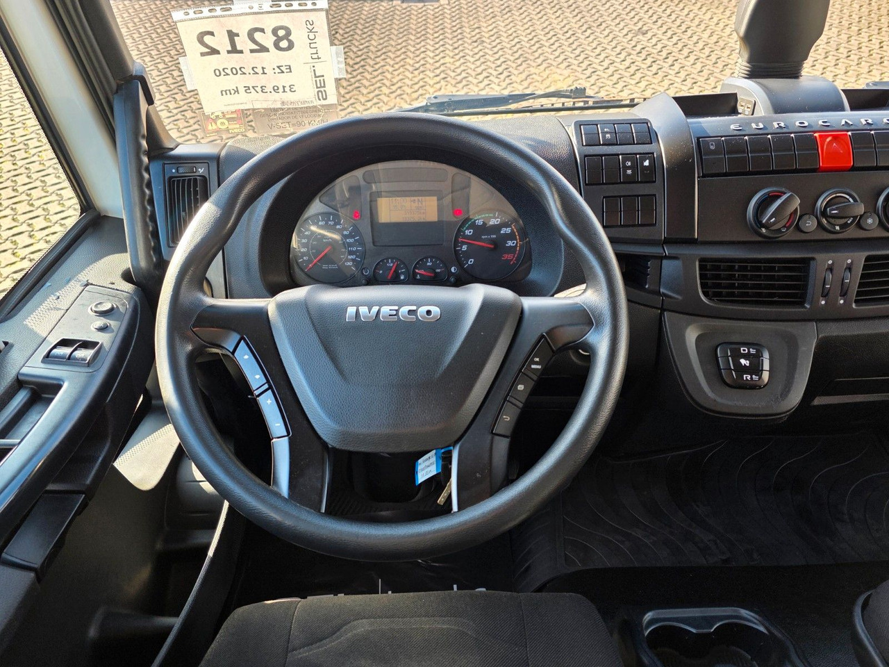 Dobozos kisteherautó Iveco Eurocargo 75-190 / Ladebordwand / 6D: 39 kép. Dobozos kisteherautó Iveco Eurocargo 75-190 / Ladebordwand / 6D: 39 kép.