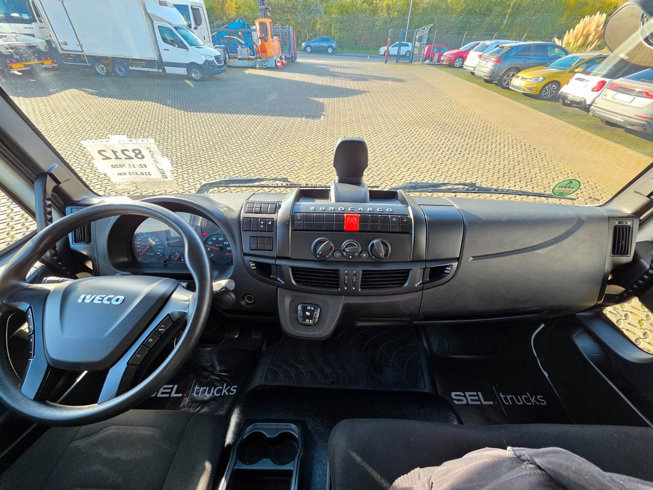 Dobozos kisteherautó Iveco Eurocargo 75-190 / Ladebordwand / 6D: 38 kép. Dobozos kisteherautó Iveco Eurocargo 75-190 / Ladebordwand / 6D: 38 kép.