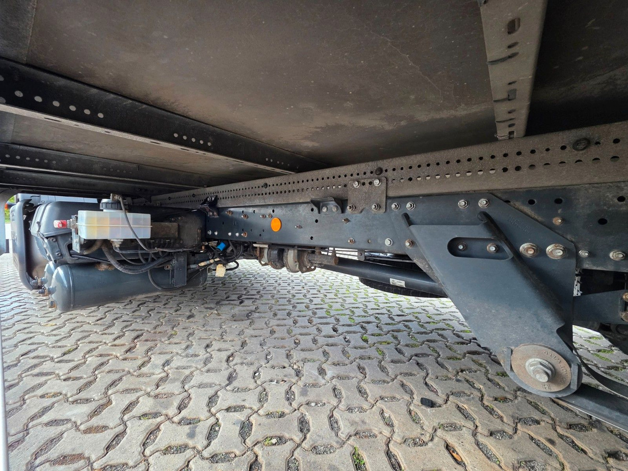 Dobozos kisteherautó Iveco Eurocargo 75-190 / Ladebordwand / 6D: 16 kép. Dobozos kisteherautó Iveco Eurocargo 75-190 / Ladebordwand / 6D: 16 kép.