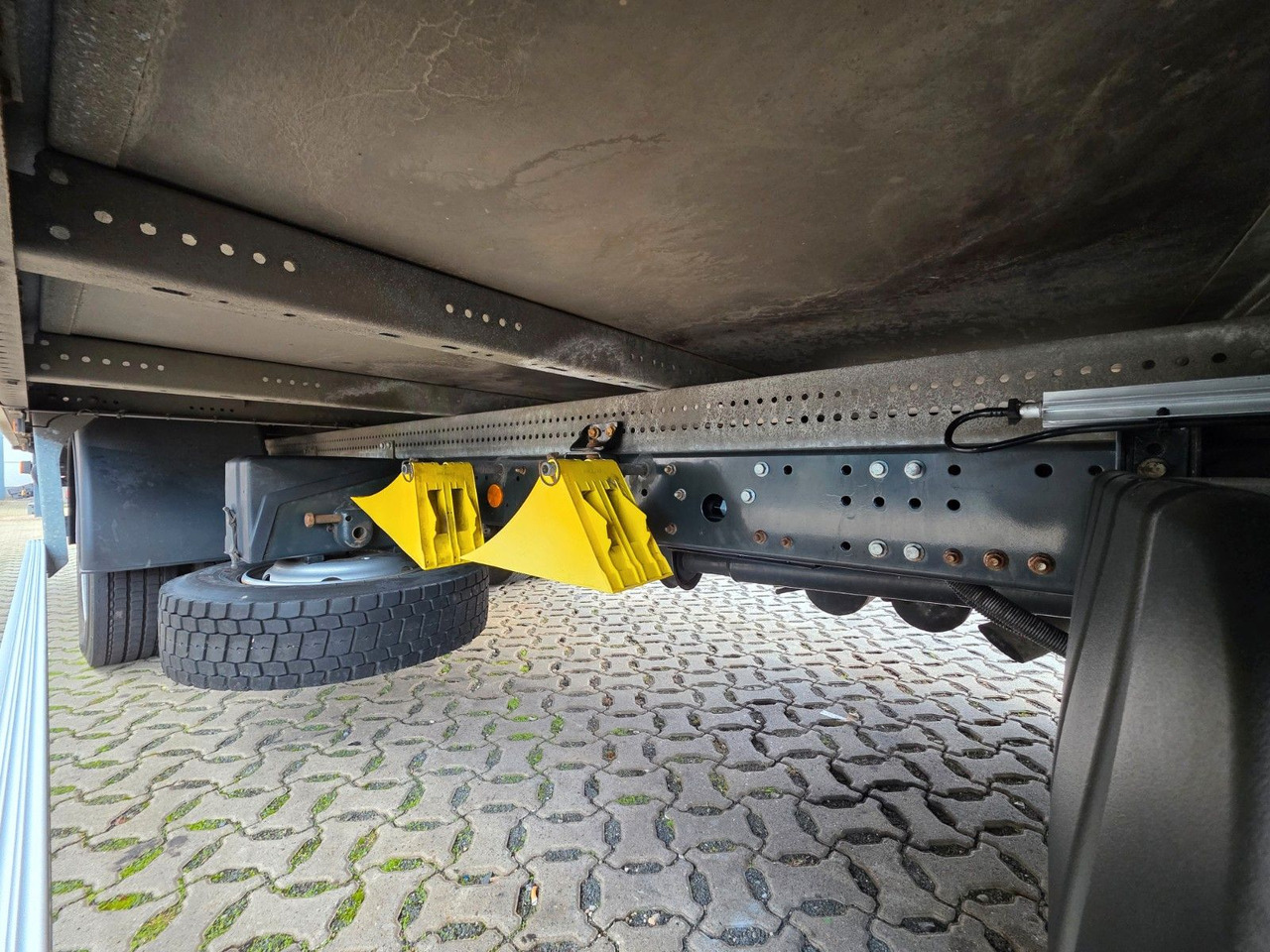 Dobozos kisteherautó Iveco Eurocargo 75-190 / Ladebordwand / 6D: 17 kép. Dobozos kisteherautó Iveco Eurocargo 75-190 / Ladebordwand / 6D: 17 kép.