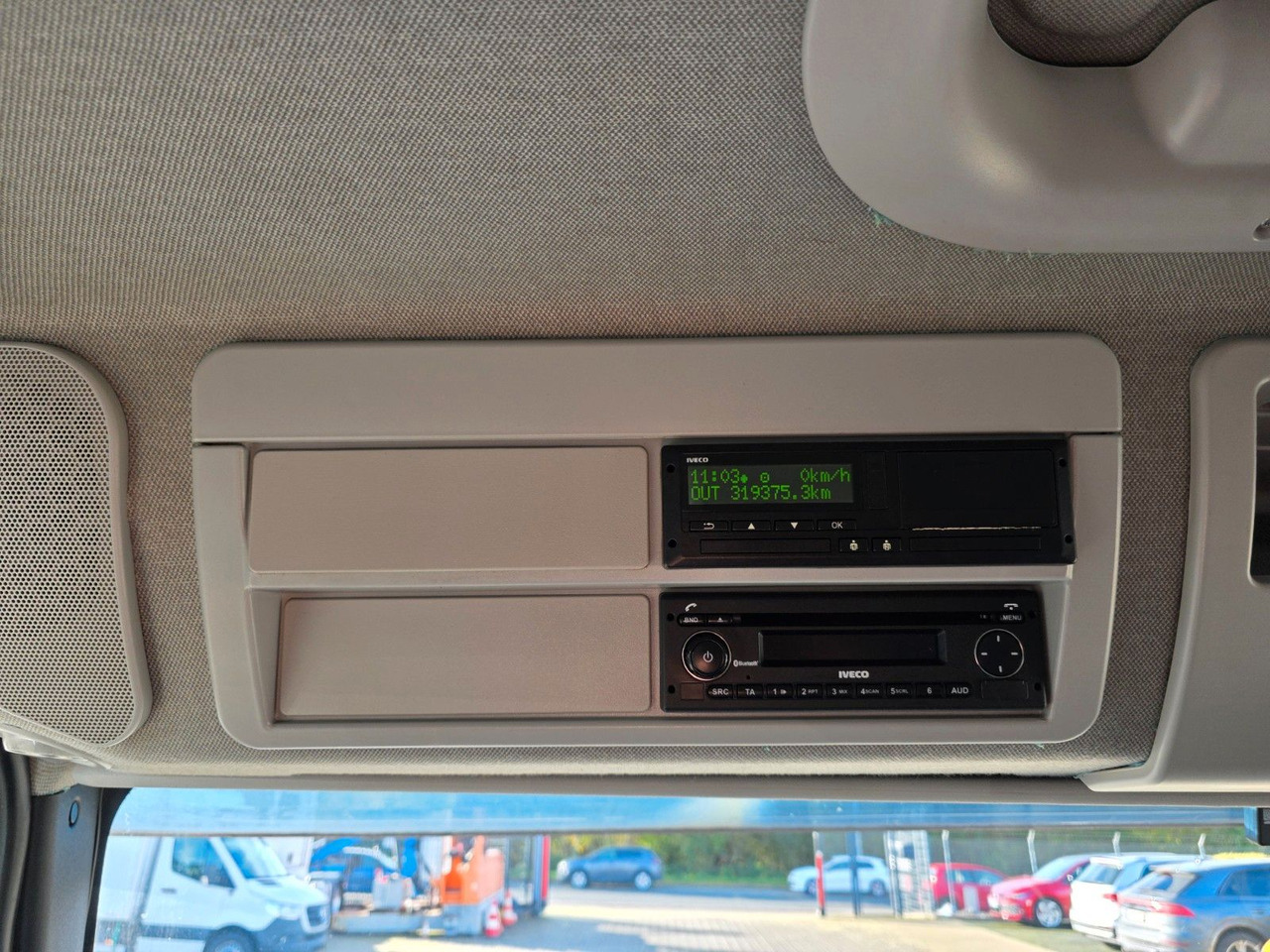 Dobozos kisteherautó Iveco Eurocargo 75-190 / Ladebordwand / 6D: 43 kép. Dobozos kisteherautó Iveco Eurocargo 75-190 / Ladebordwand / 6D: 43 kép.