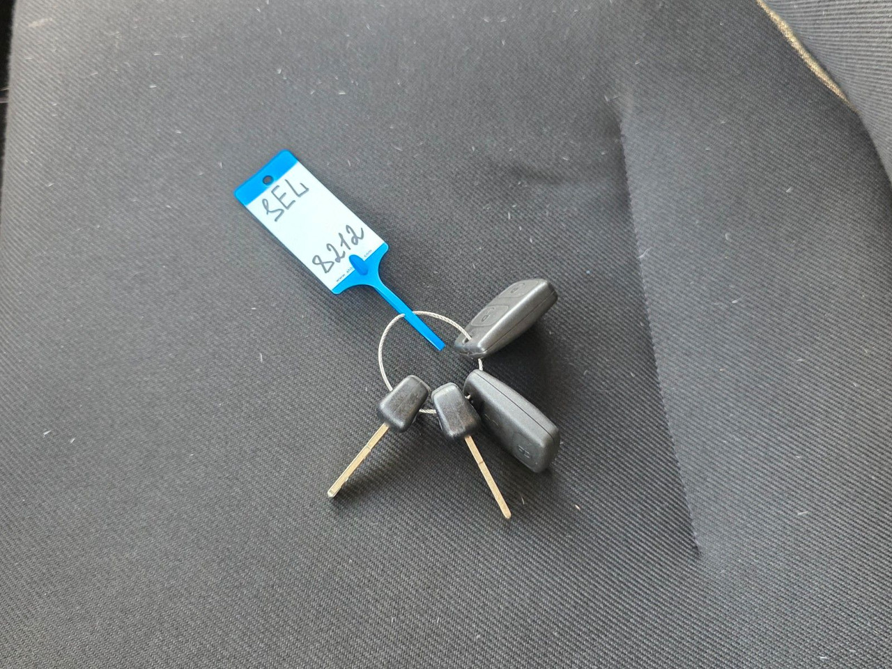 Dobozos kisteherautó Iveco Eurocargo 75-190 / Ladebordwand / 6D: 44 kép. Dobozos kisteherautó Iveco Eurocargo 75-190 / Ladebordwand / 6D: 44 kép.