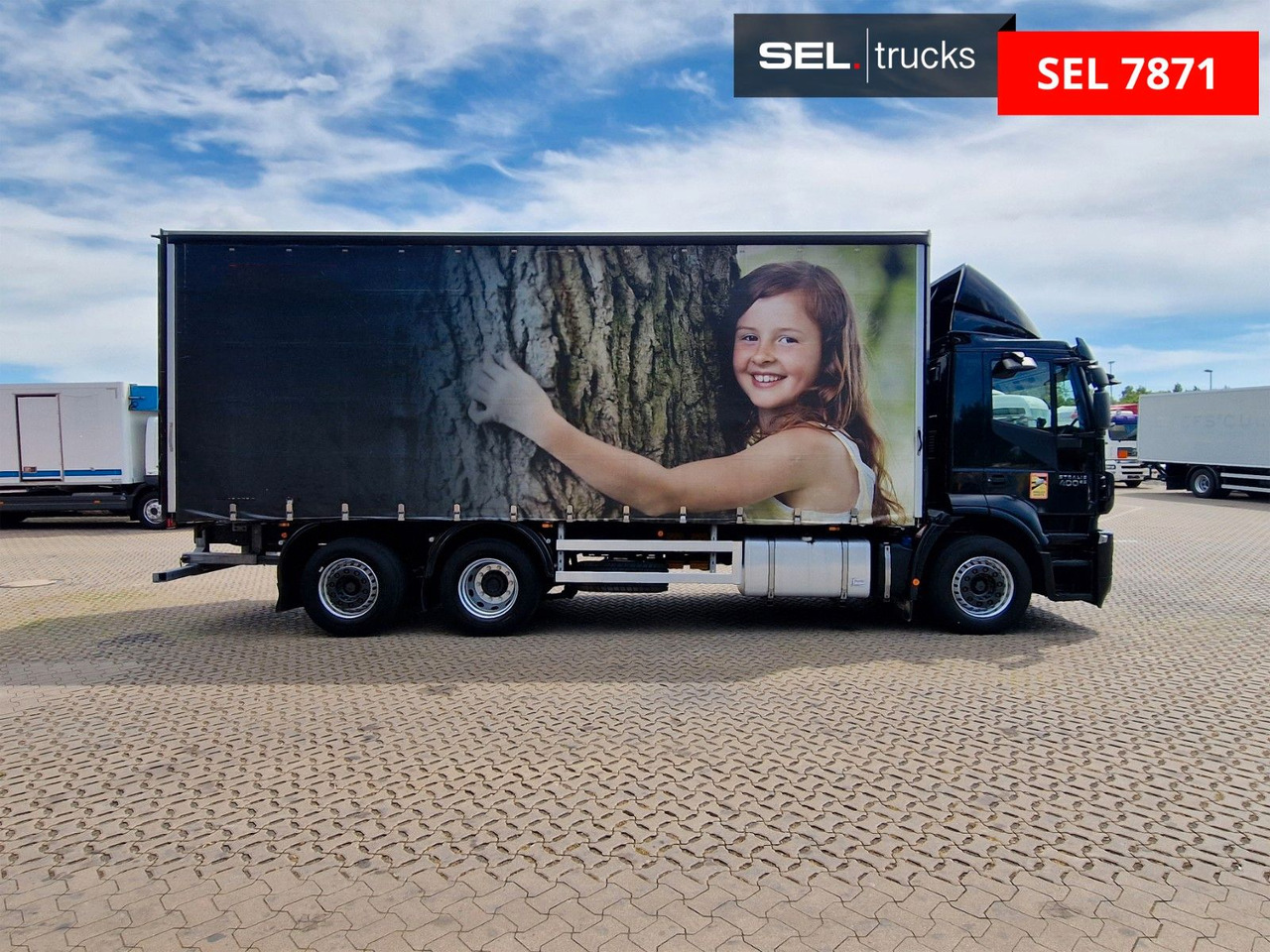 Iveco Stralis 400 / Staplerhalterung / Lenk-Liftachse - Ponyvás teherautó: 4 kép. Iveco Stralis 400 / Staplerhalterung / Lenk-Liftachse - Ponyvás teherautó: 4 kép.