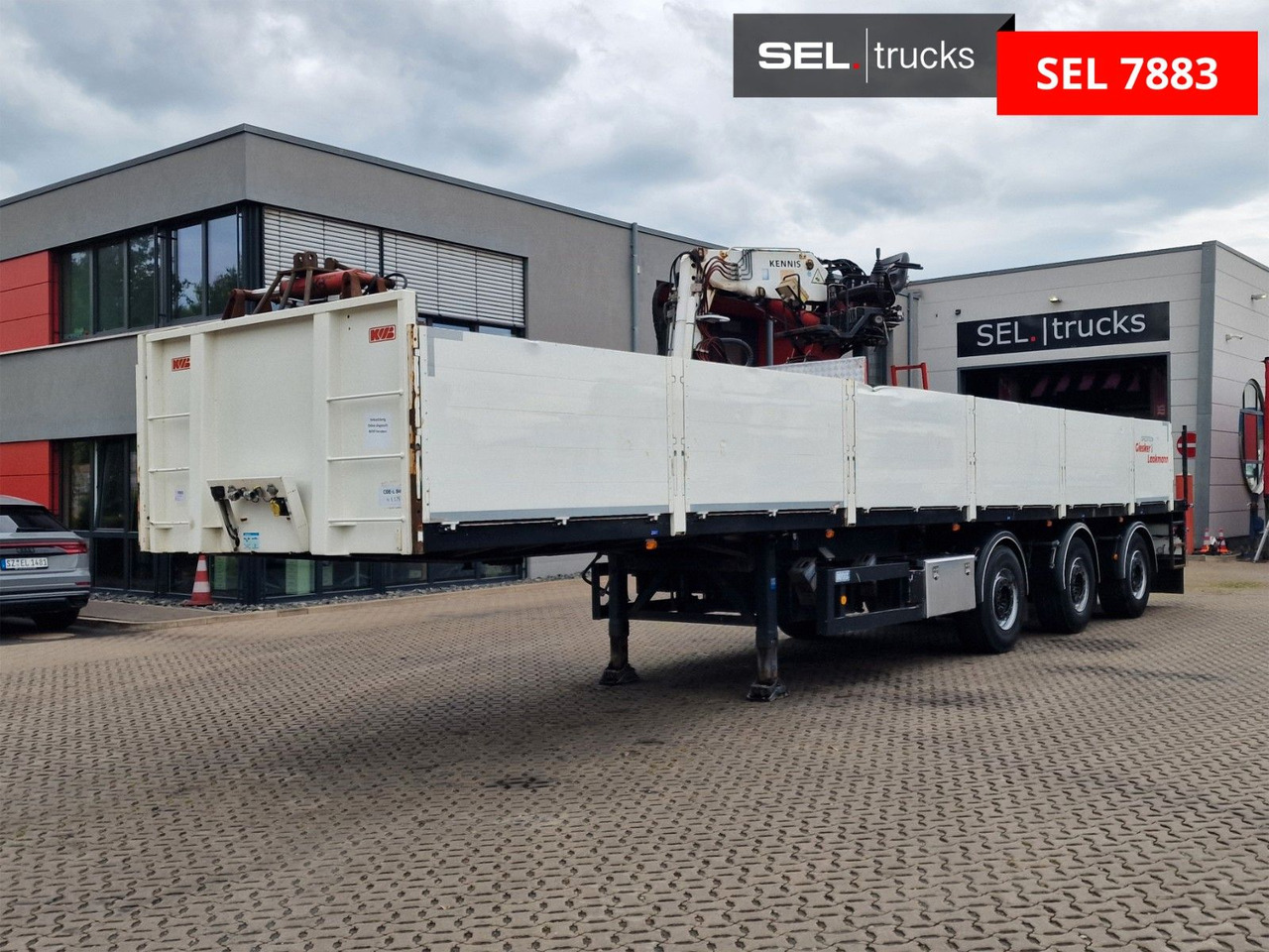 KWB P-393-STI-R1 / Rollkran / Kennis / Lenkachse - Platós félpótkocsi: 1 kép. KWB P-393-STI-R1 / Rollkran / Kennis / Lenkachse - Platós félpótkocsi: 1 kép.