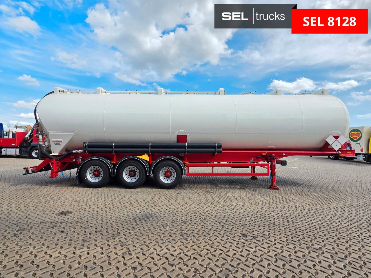 Kässbohrer XS / Kippsilo / 60 m3 / ADR AT - Silós félpótkocsi: 4 kép. Kässbohrer XS / Kippsilo / 60 m3 / ADR AT - Silós félpótkocsi: 4 kép.