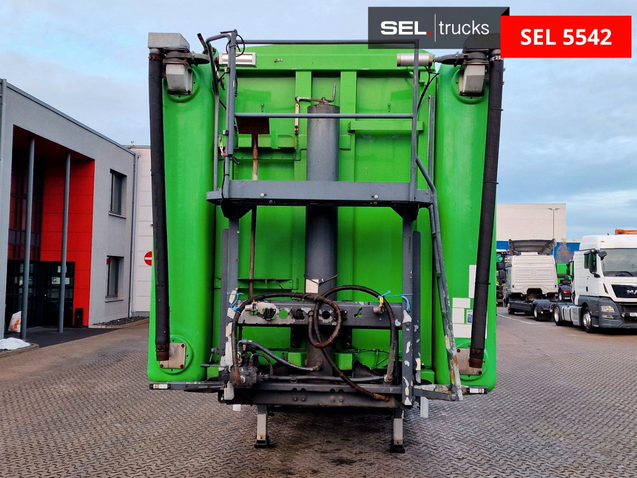 Kempf Duales Transportsyst.: Schüttgüter+Flüssikeiten Kempf Duales Transportsyst.: Schüttgüter+Flüssikeiten - Félpótkocsi billenőplatós: 2 kép. Kempf Duales Transportsyst.: Schüttgüter+Flüssikeiten Kempf Duales Transportsyst.: Schüttgüter+Flüssikeiten - Félpótkocsi billenőplatós: 2 kép.