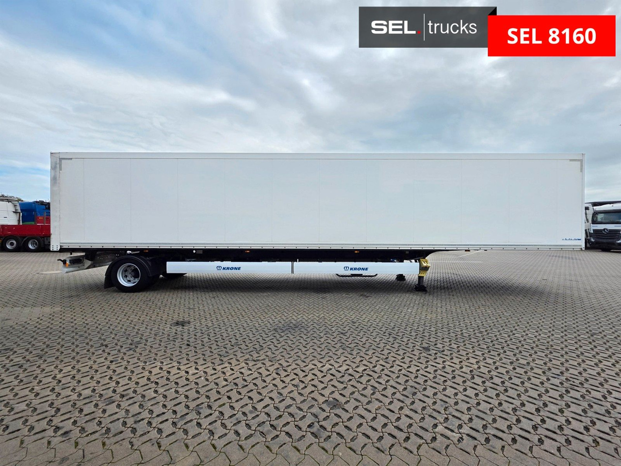 Krone SE / Rolltor TRIDEC / Zwangslenkung - Félpótkocsi dobozos: 5 kép. Krone SE / Rolltor TRIDEC / Zwangslenkung - Félpótkocsi dobozos: 5 kép.