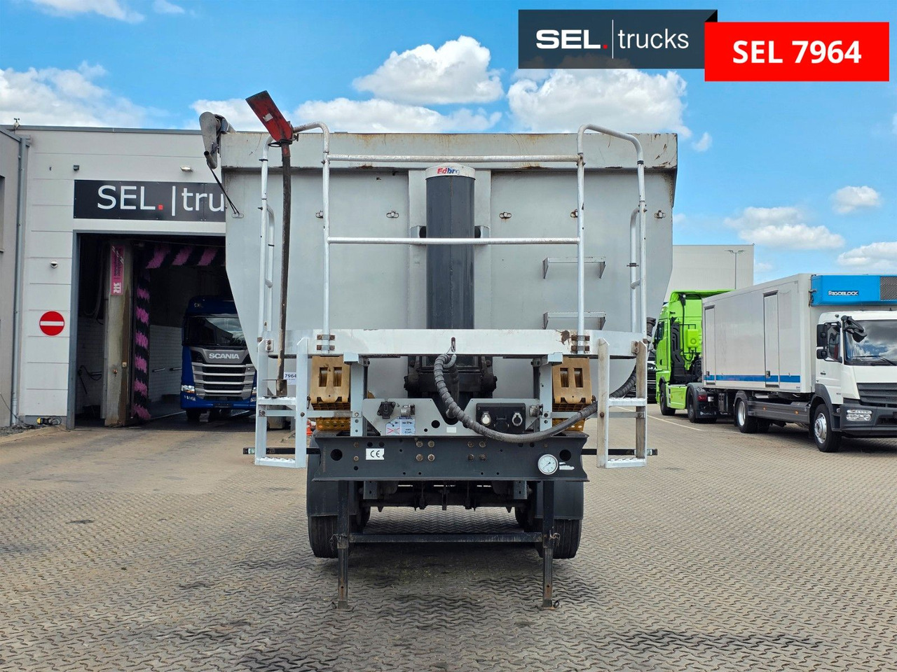 Langendorf SKS-HS 24/30 / Alu-Felgen / Liftachse - Félpótkocsi billenőplatós: 2 kép. Langendorf SKS-HS 24/30 / Alu-Felgen / Liftachse - Félpótkocsi billenőplatós: 2 kép.