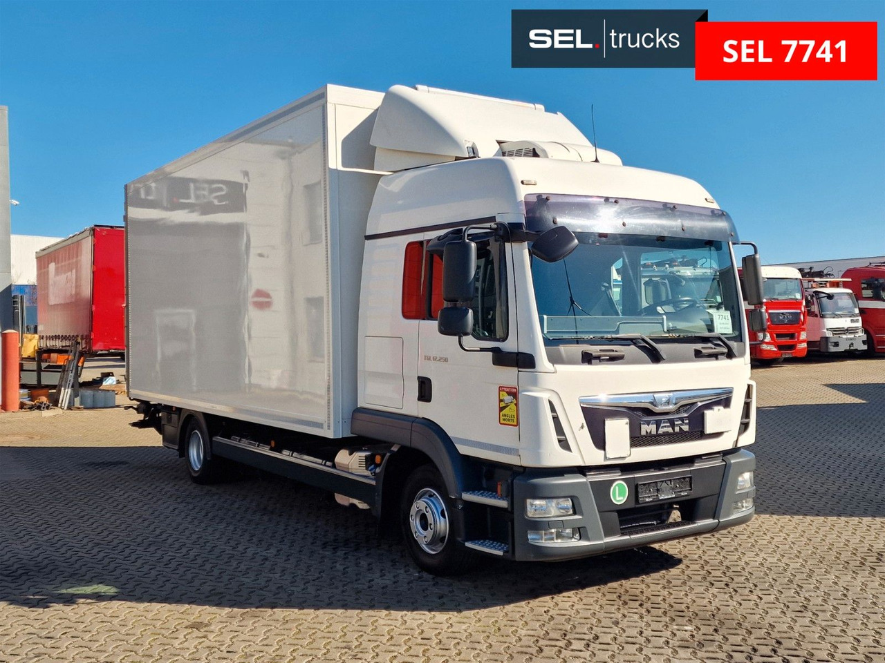 MAN TGL 12.250 4X2 BL / Ladebordwand - Hűtős teherautó: 3 kép. MAN TGL 12.250 4X2 BL / Ladebordwand - Hűtős teherautó: 3 kép.