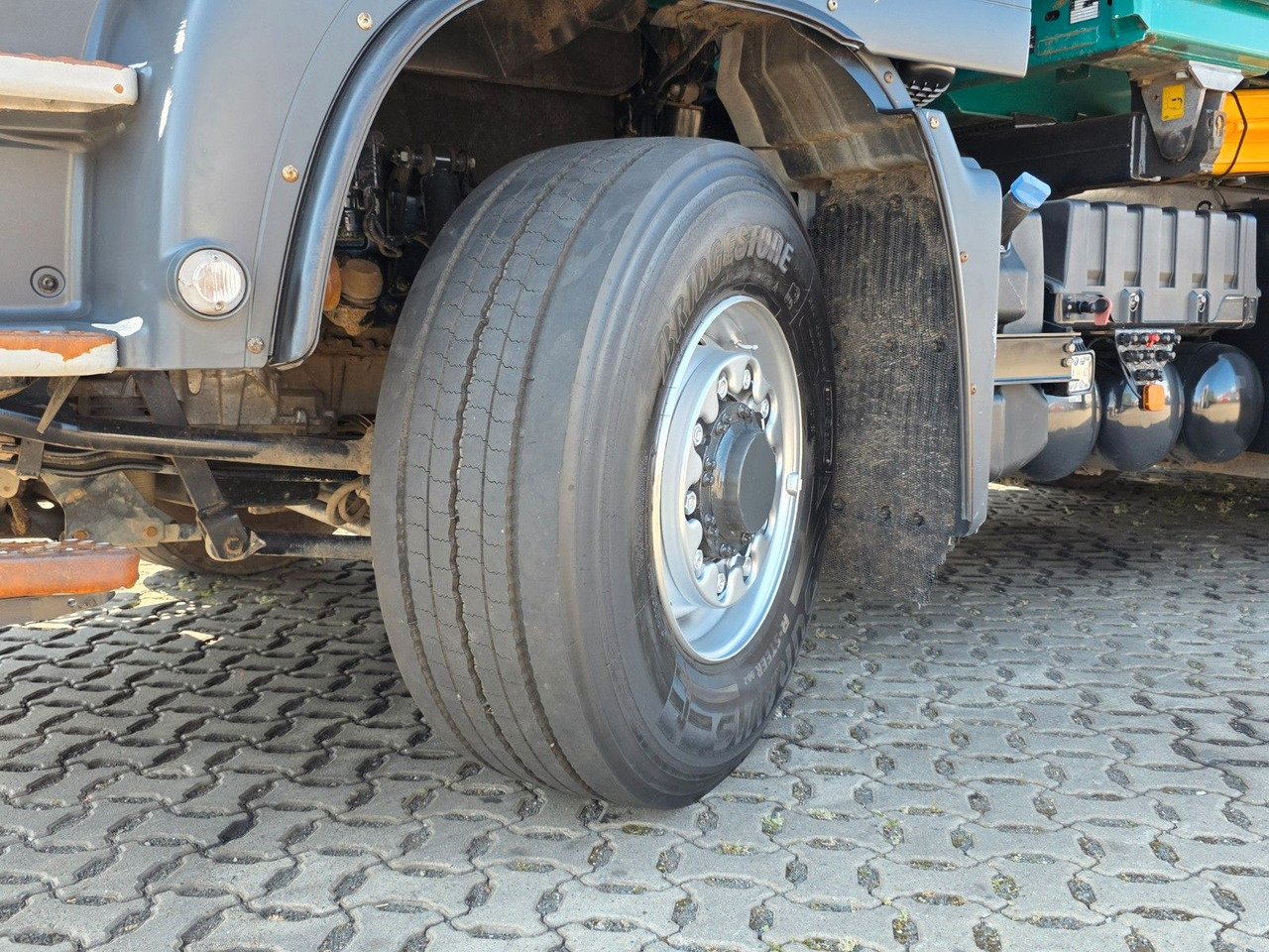 Billenőplatós teherautó, Darus autó MAN TGS 28.480 6X4H-4 BL /HIAB /Fernbed. / Lenkachse: 25 kép.