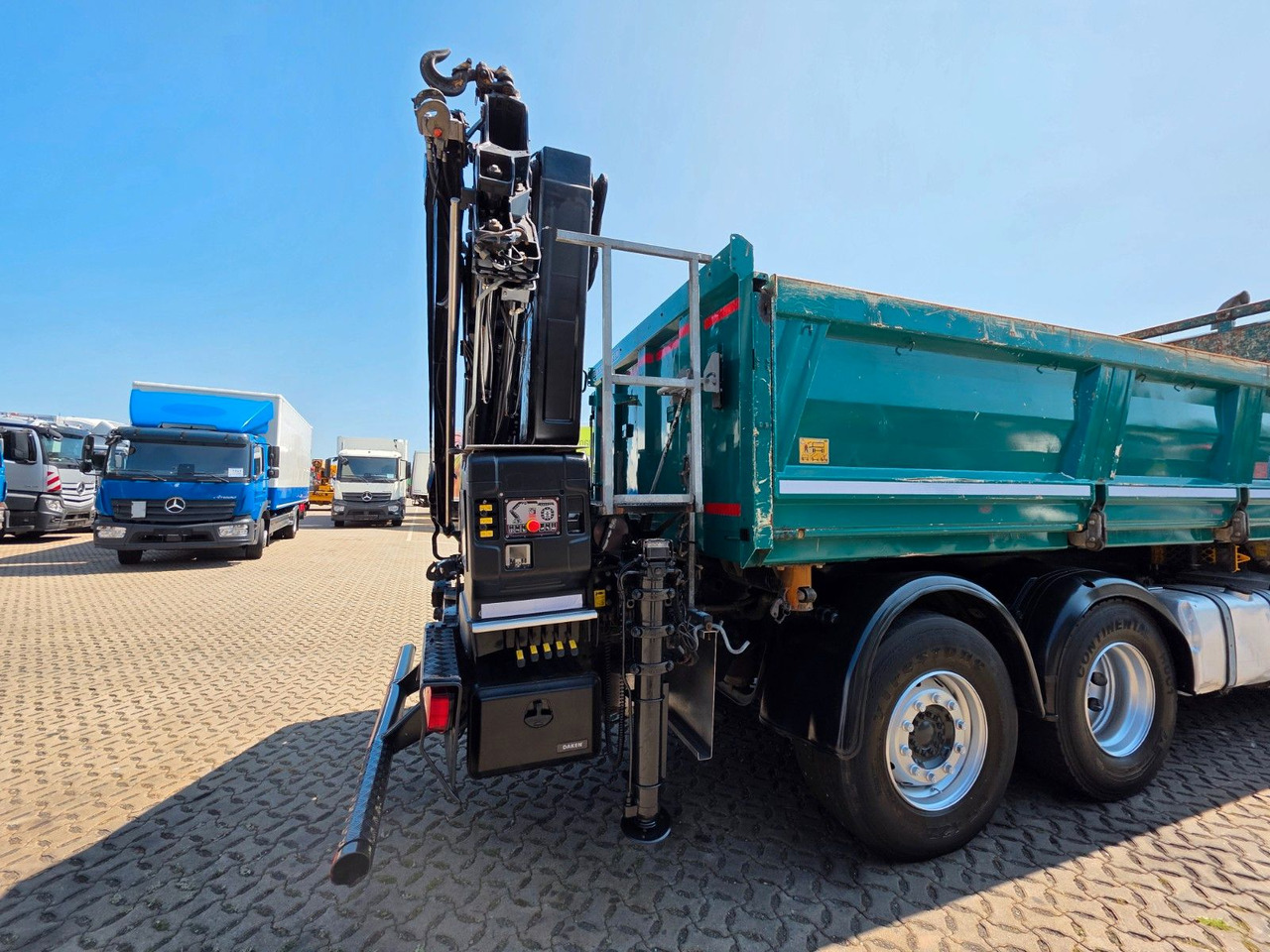 Billenőplatós teherautó, Darus autó MAN TGS 28.480 6X4H-4 BL /HIAB /Fernbed. / Lenkachse: 11 kép.