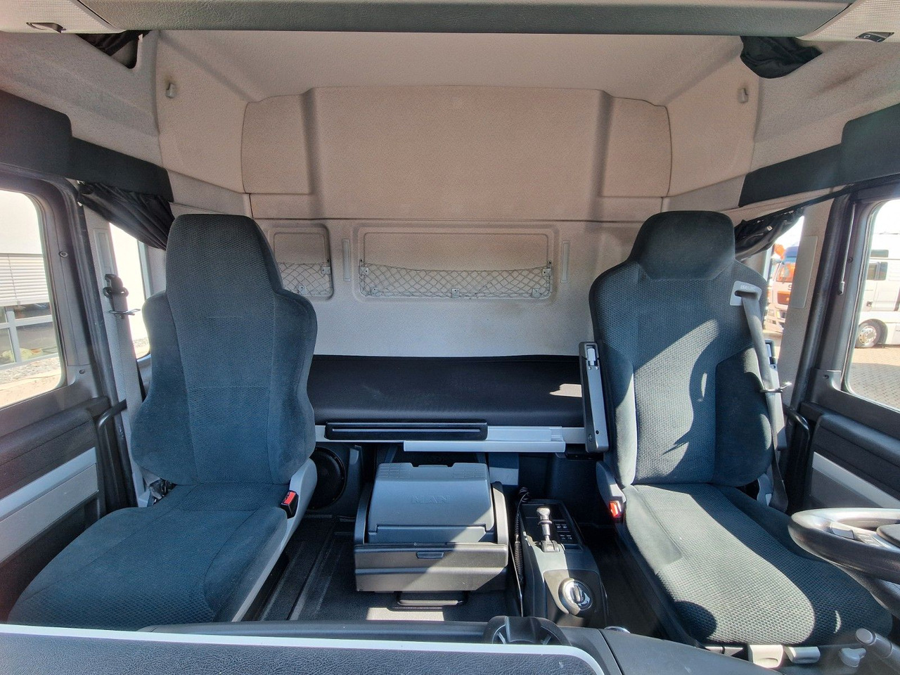 Ponyvás teherautó MAN TGX 18.440 4X2 LL-U / Intarder /Jumbo /Durchlade: 17 kép.