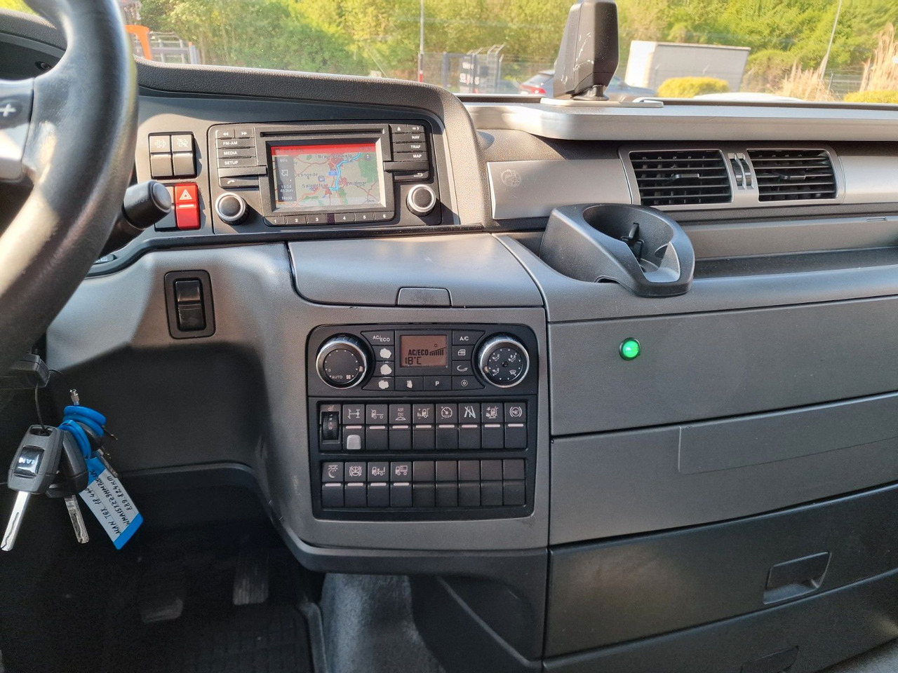 Ponyvás teherautó MAN TGX 18.440 4X2 LL-U / Intarder /Jumbo /Durchlade: 20 kép.